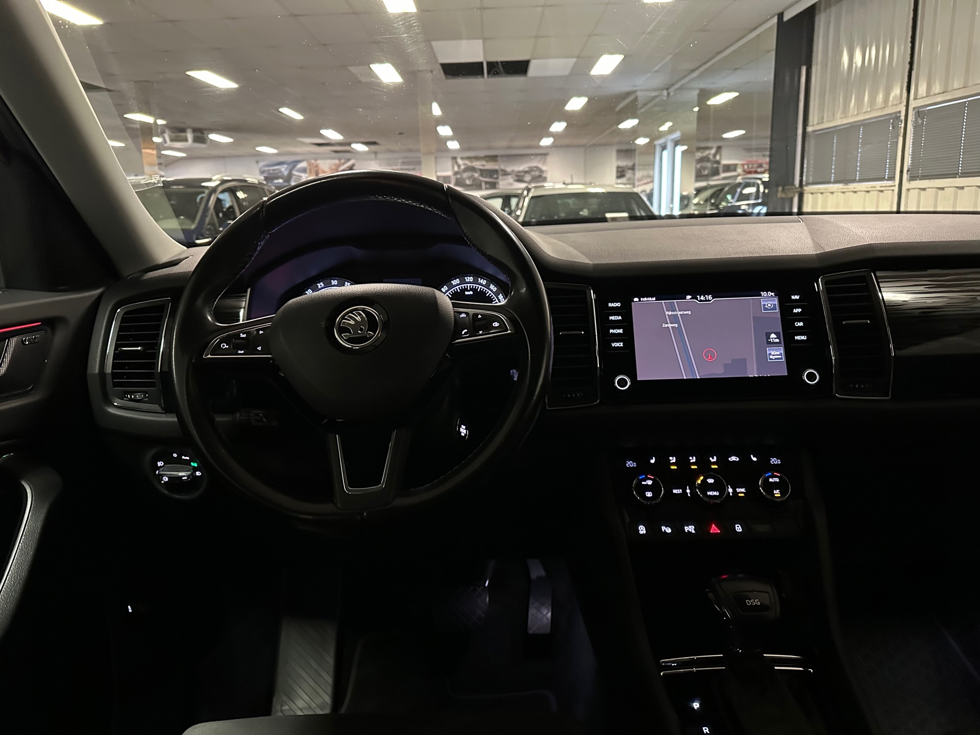 https://www.autokooy.nl//xml/images/42806531-22.JPG