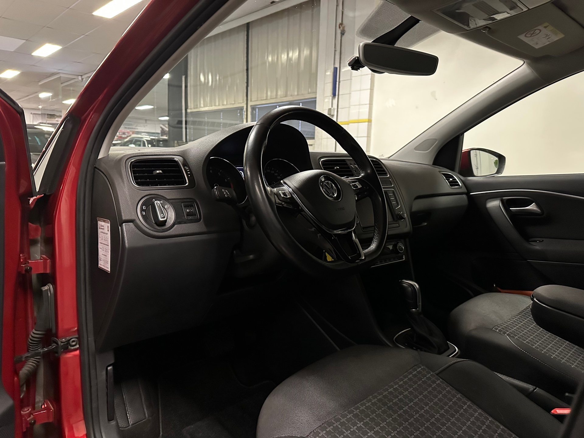 volkswagen-polo-12-tsi-comfortline-automaat-navigatie-lm-velgen-camera-nl-auto-
