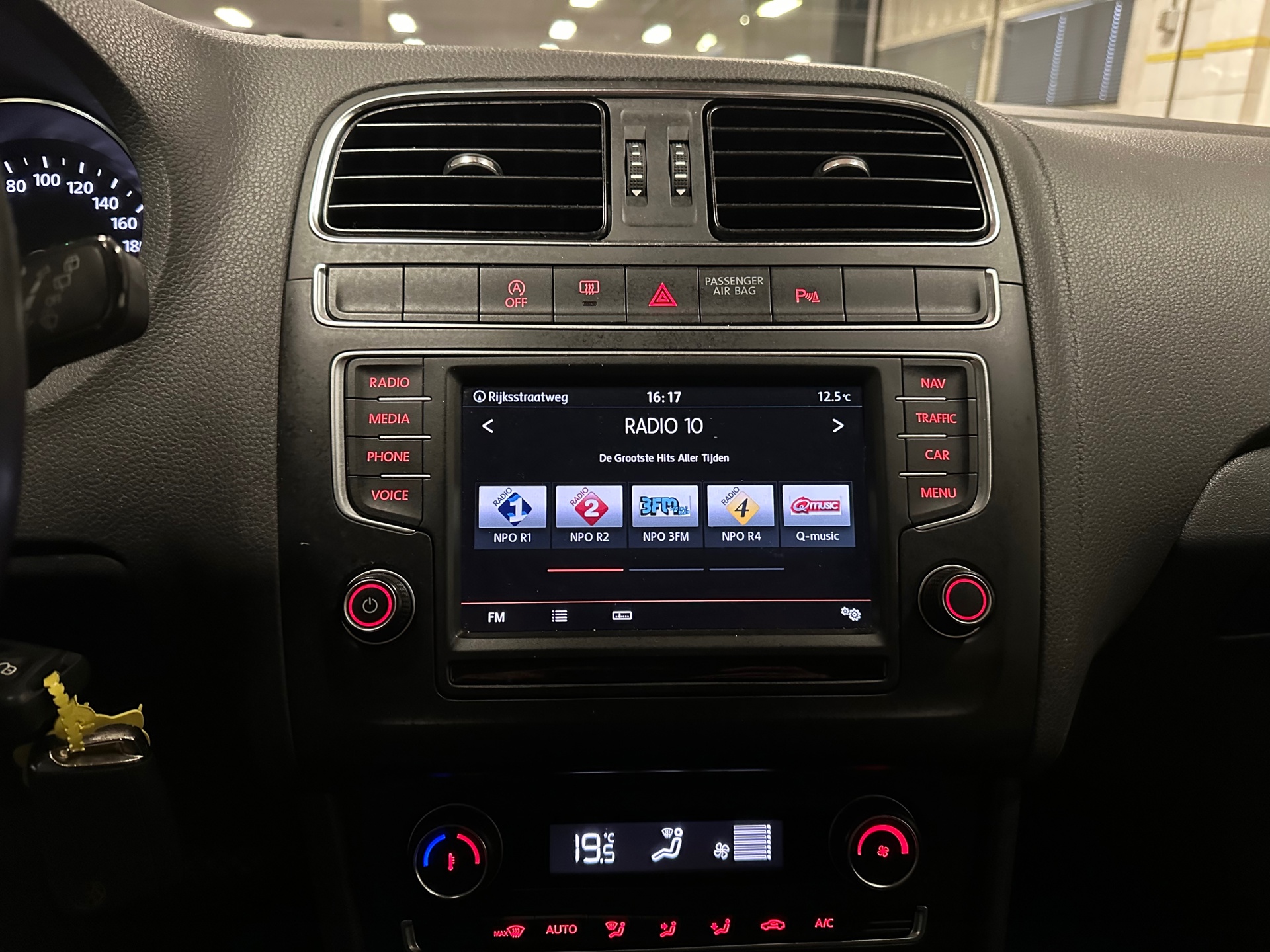 volkswagen-polo-12-tsi-comfortline-automaat-navigatie-lm-velgen-camera-nl-auto-