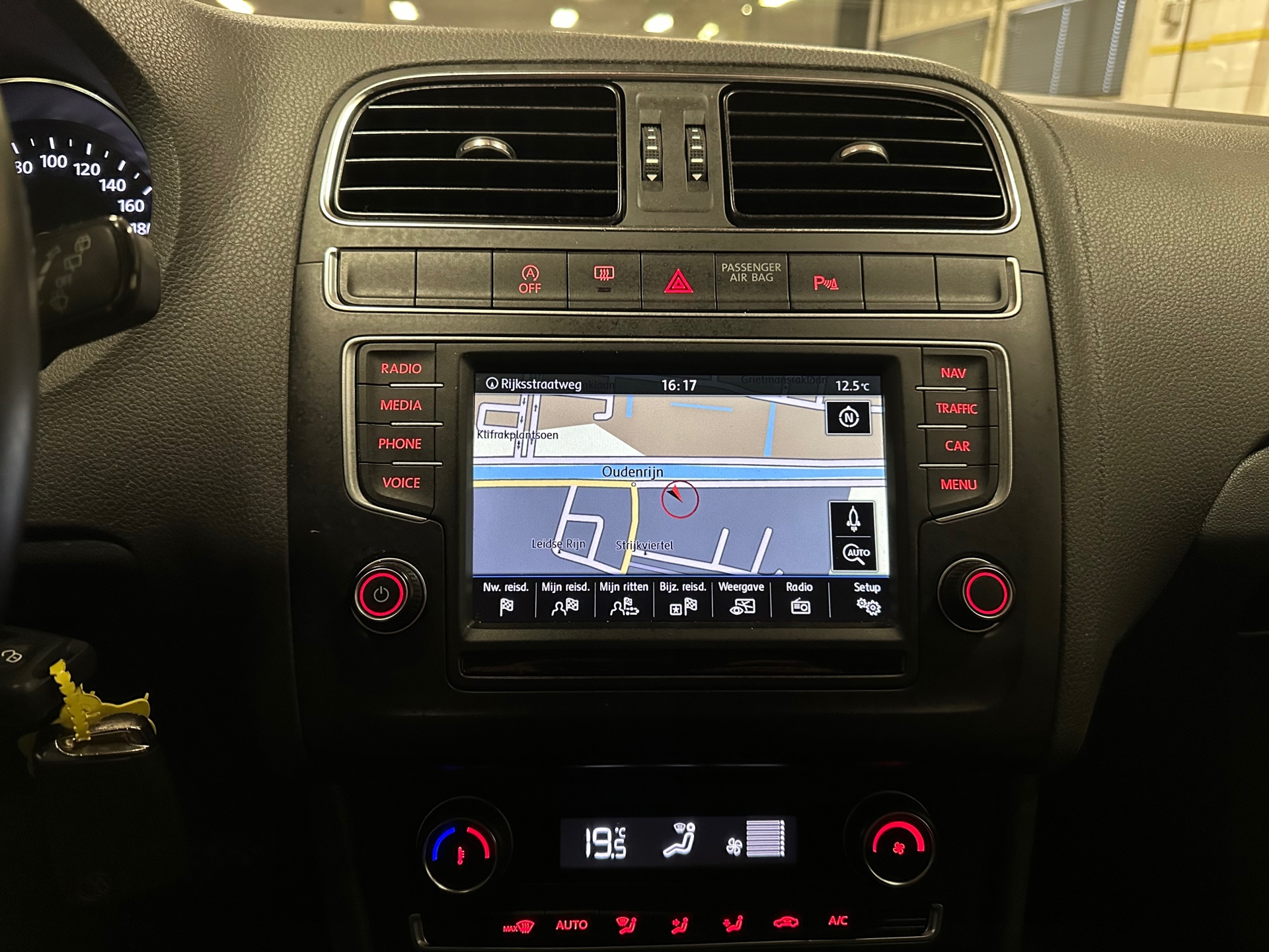 volkswagen-polo-12-tsi-comfortline-automaat-navigatie-lm-velgen-camera-nl-auto-