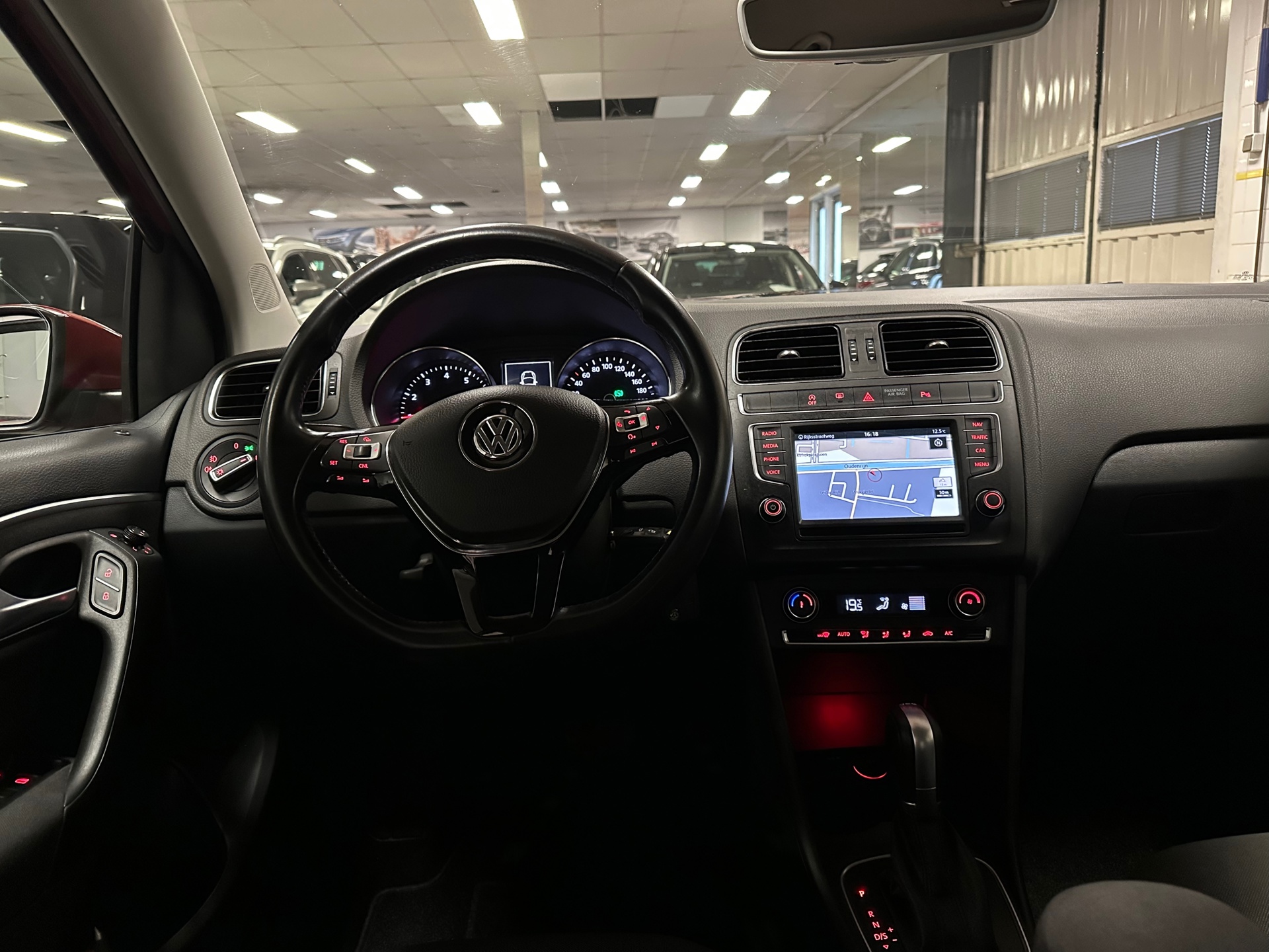 volkswagen-polo-12-tsi-comfortline-automaat-navigatie-lm-velgen-camera-nl-auto-