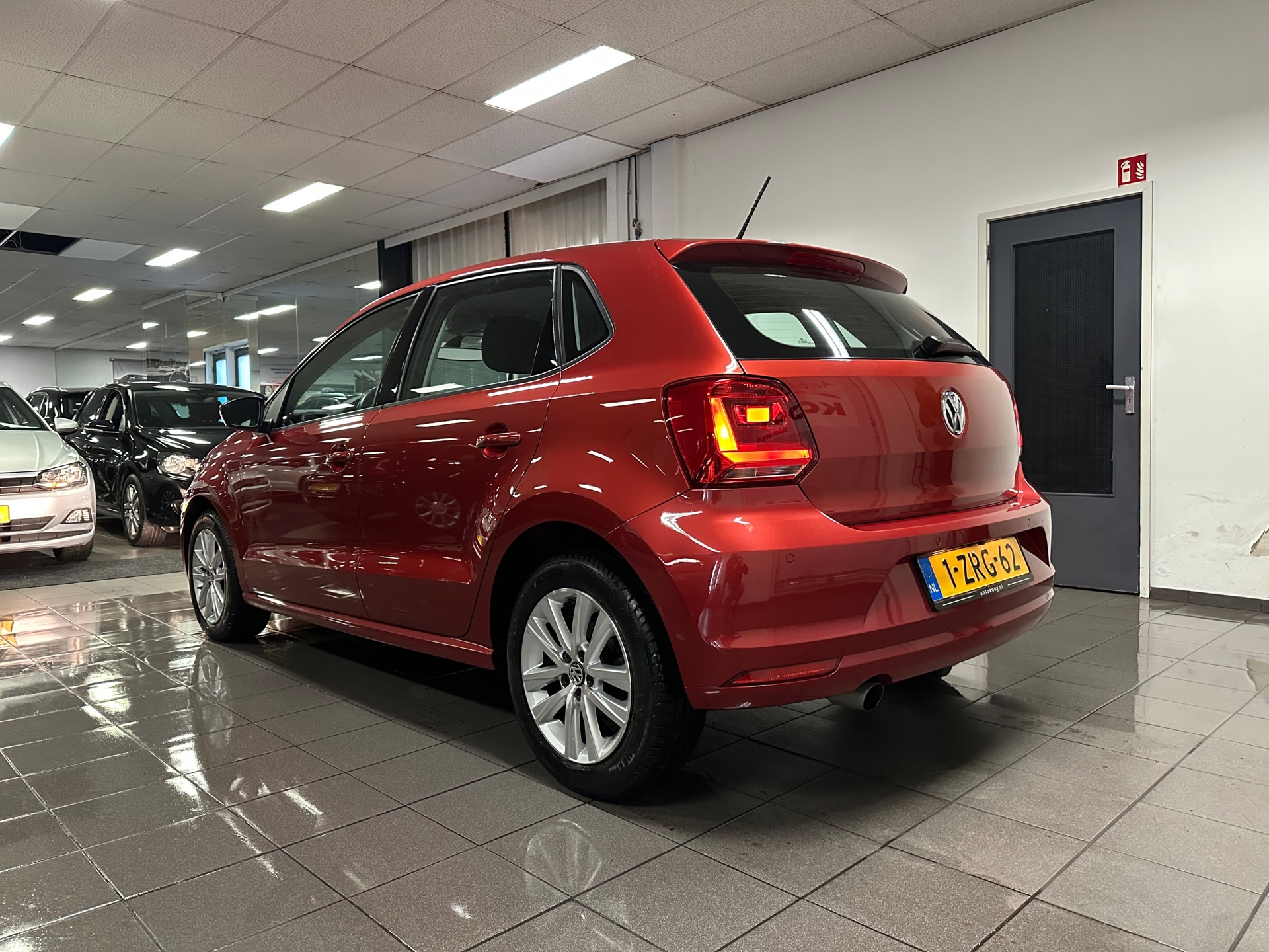 volkswagen-polo-12-tsi-comfortline-automaat-navigatie-lm-velgen-camera-nl-auto-
