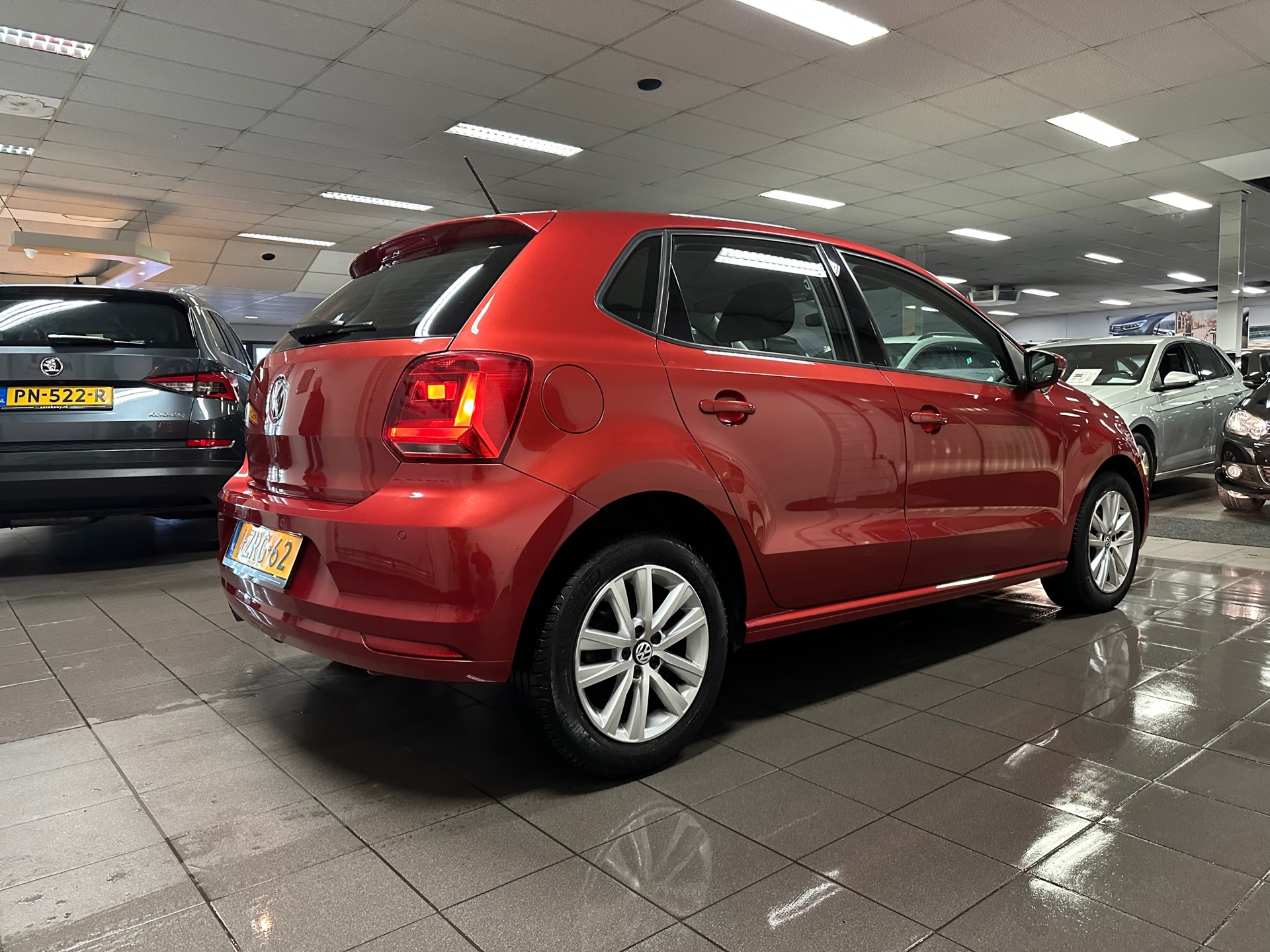 volkswagen-polo-12-tsi-comfortline-automaat-navigatie-lm-velgen-camera-nl-auto-