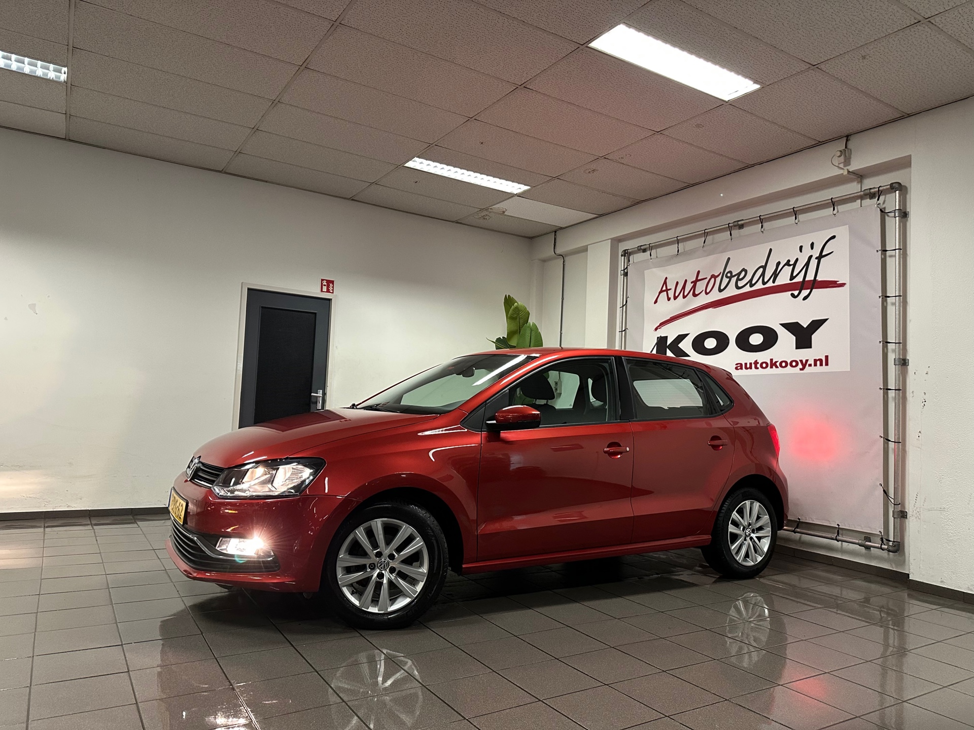 volkswagen-polo-12-tsi-comfortline-automaat-navigatie-lm-velgen-camera-nl-auto-