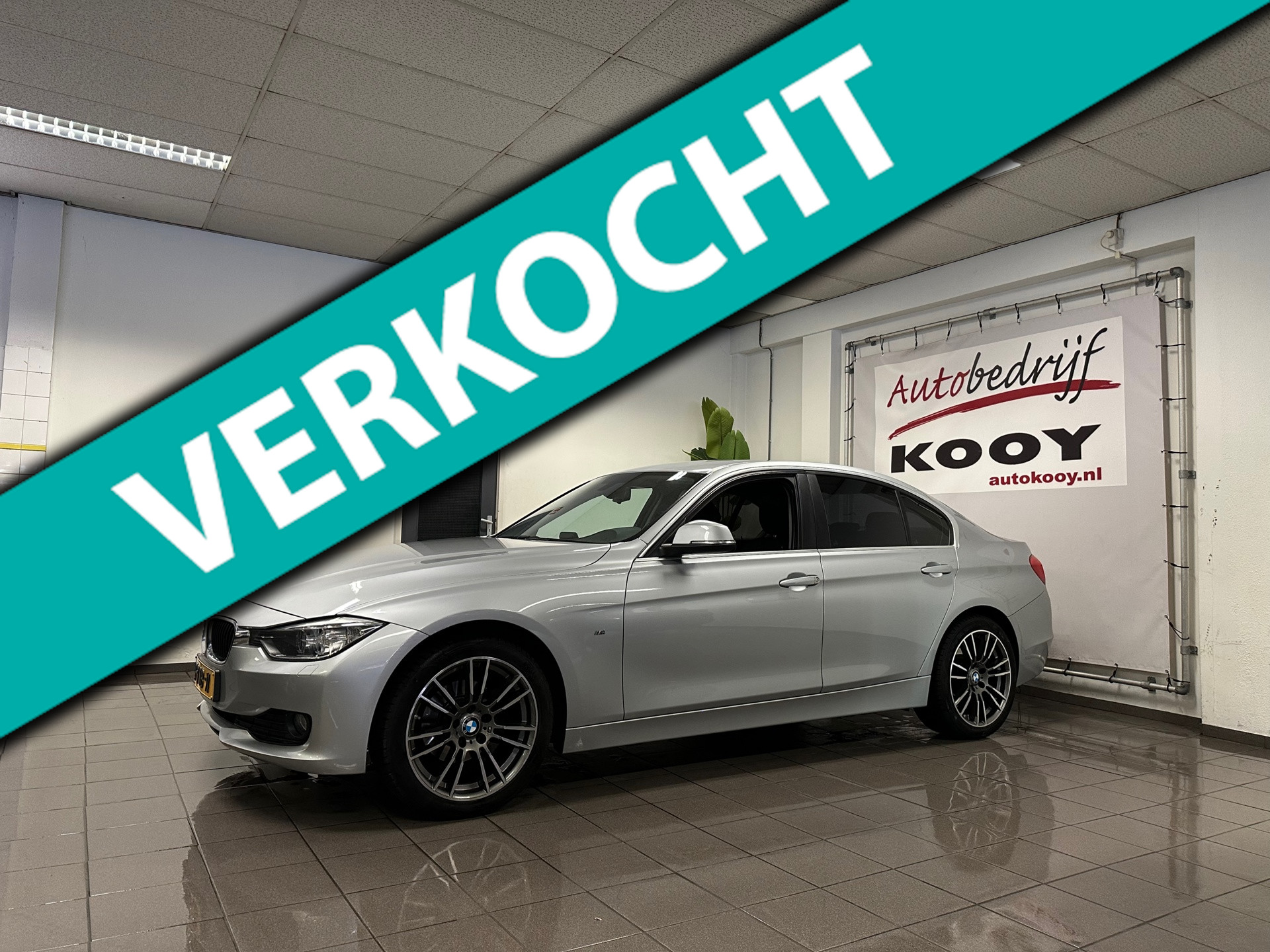 BMW 3-serie 316i Executive * Automaat / Navigatie / Xenon / LM Velgen / NL Auto *