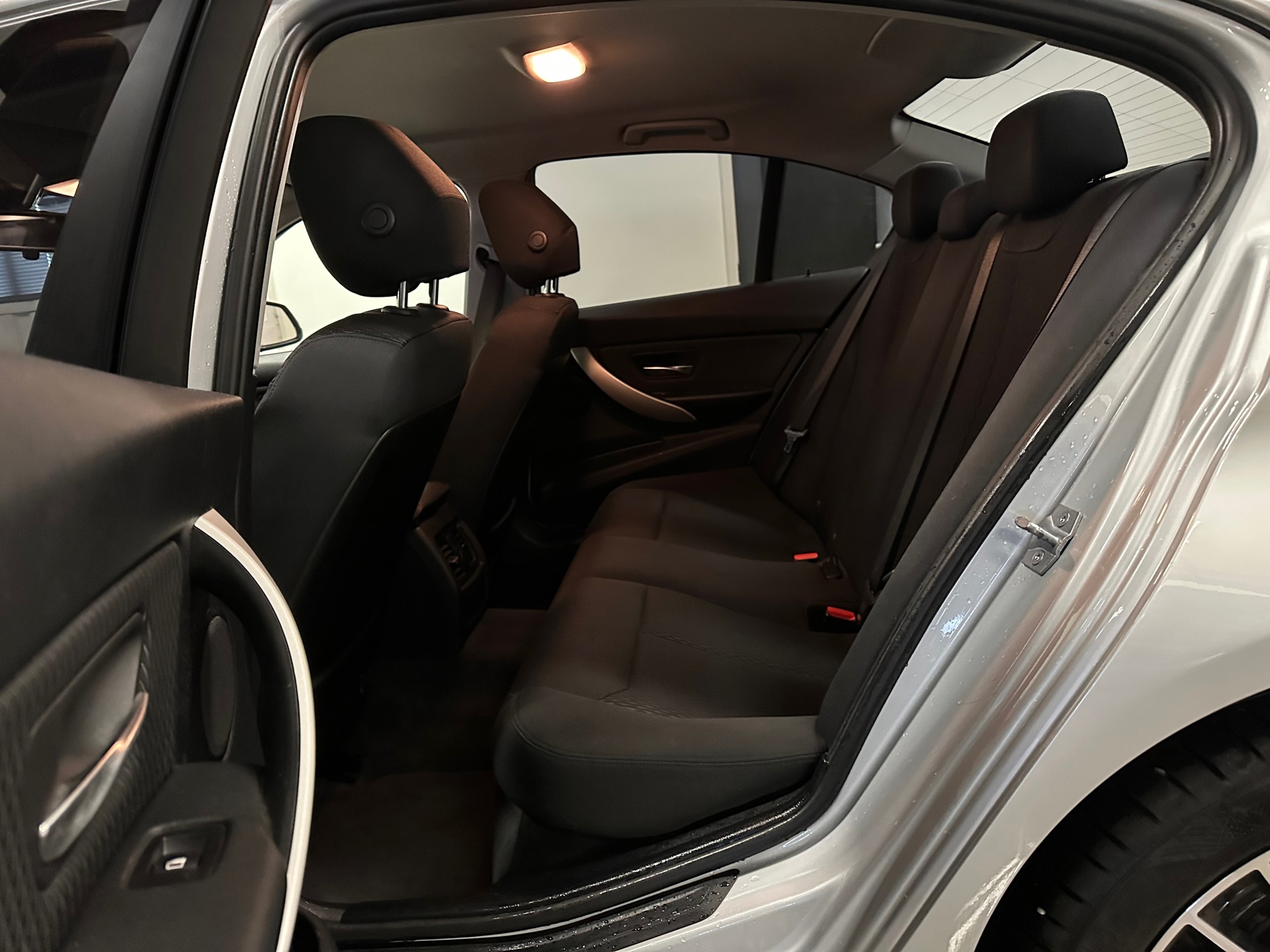 https://www.autokooy.nl//xml/images/42923486-23.JPG