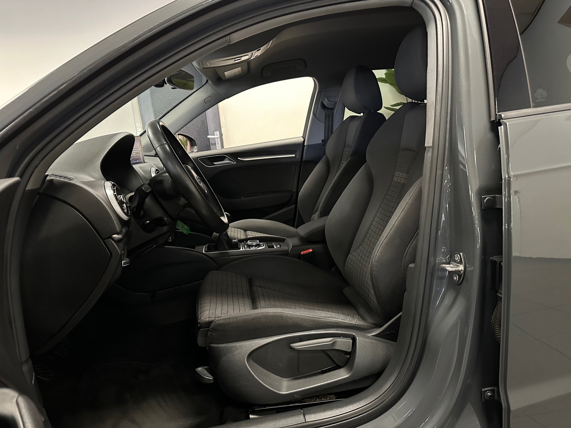 https://www.autokooy.nl//xml/images/42996478-11.JPG