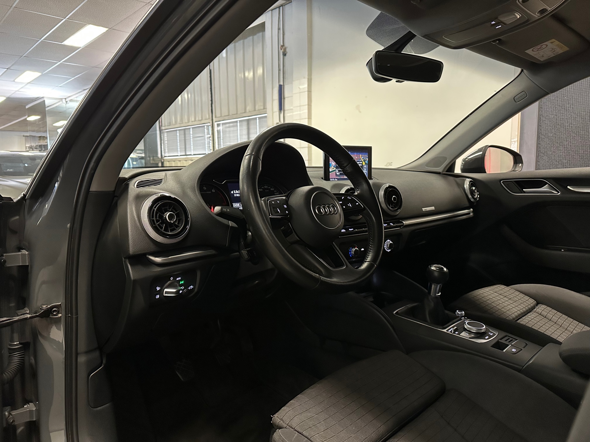https://www.autokooy.nl//xml/images/42996478-12.JPG