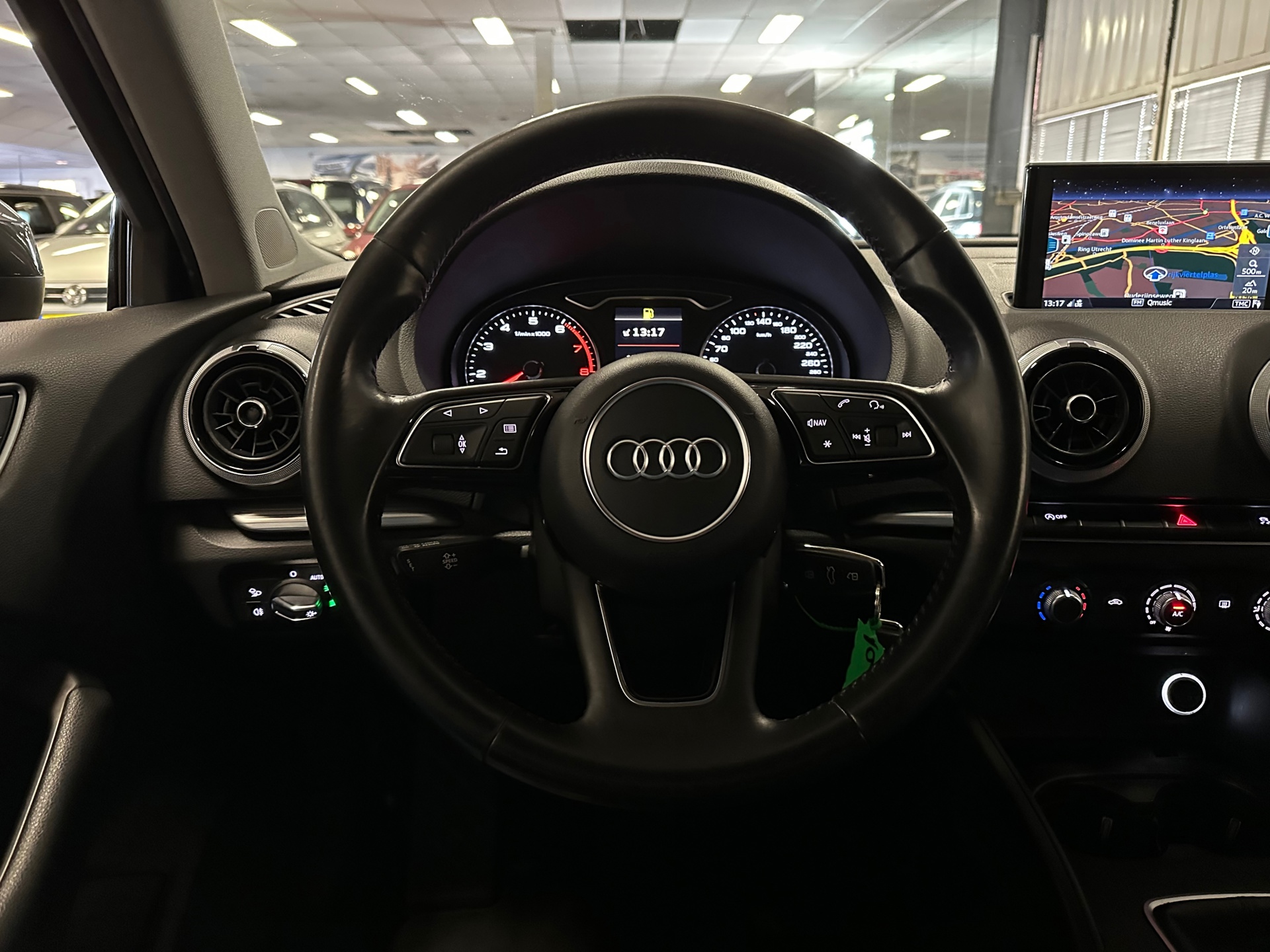 https://www.autokooy.nl//xml/images/42996478-13.JPG