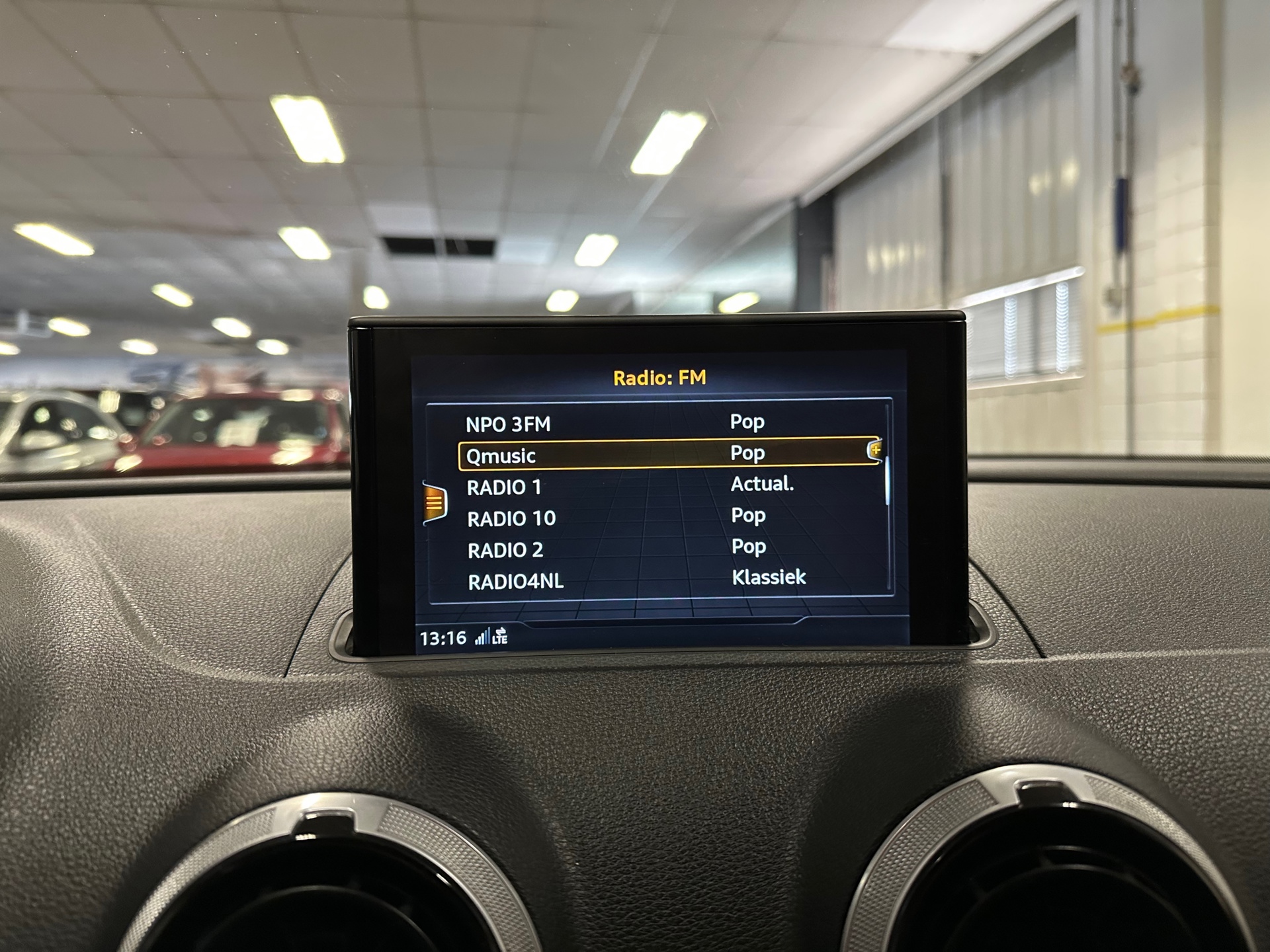https://www.autokooy.nl//xml/images/42996478-16.JPG