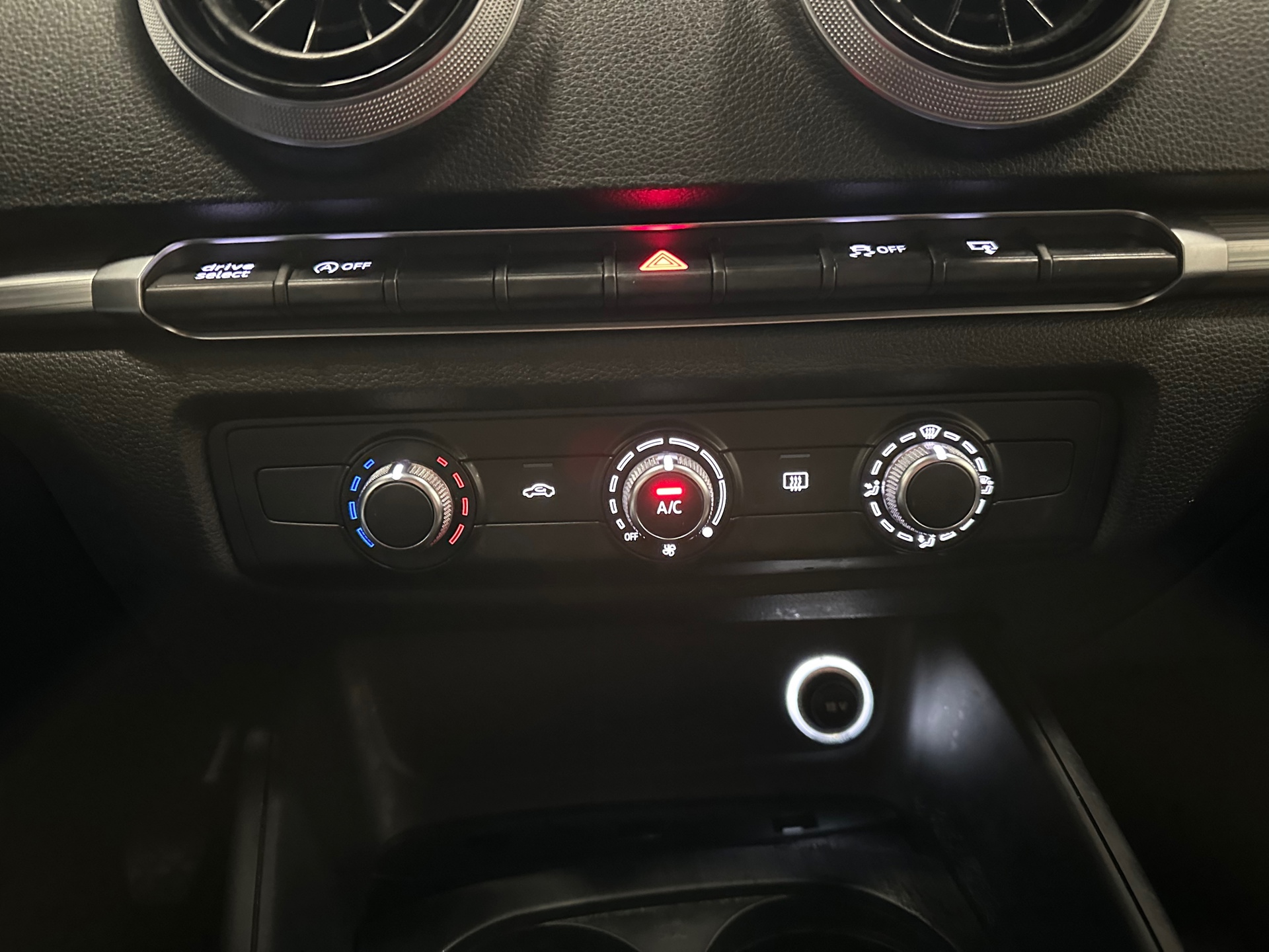 https://www.autokooy.nl//xml/images/42996478-19.JPG