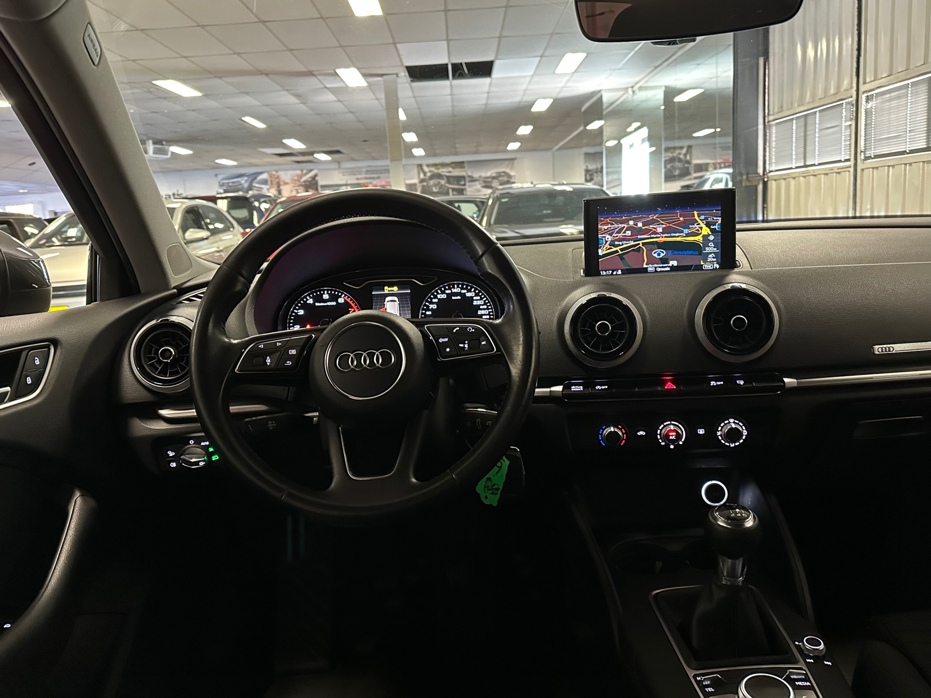 https://www.autokooy.nl//xml/images/42996478-22.JPG