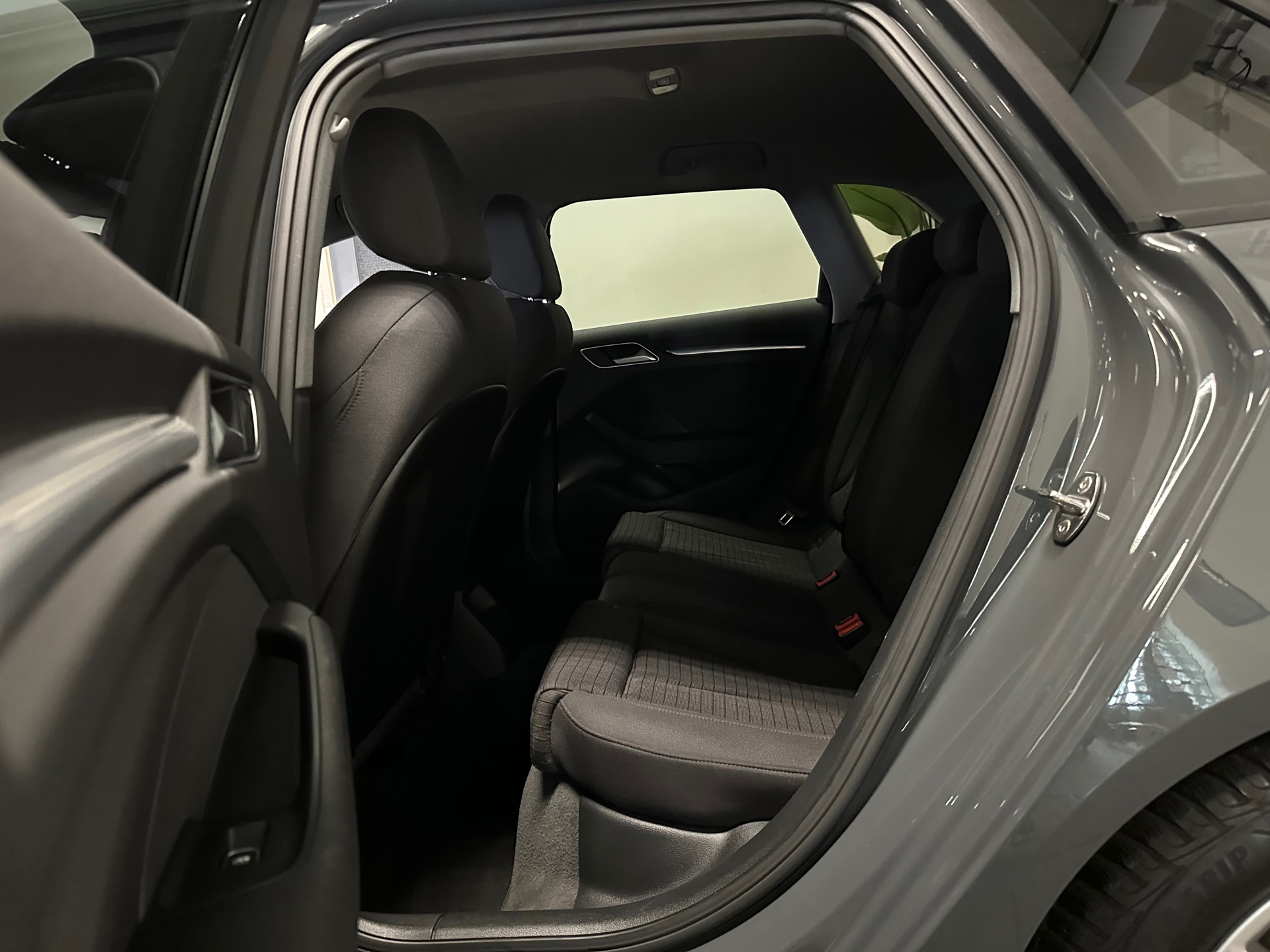 https://www.autokooy.nl//xml/images/42996478-23.JPG