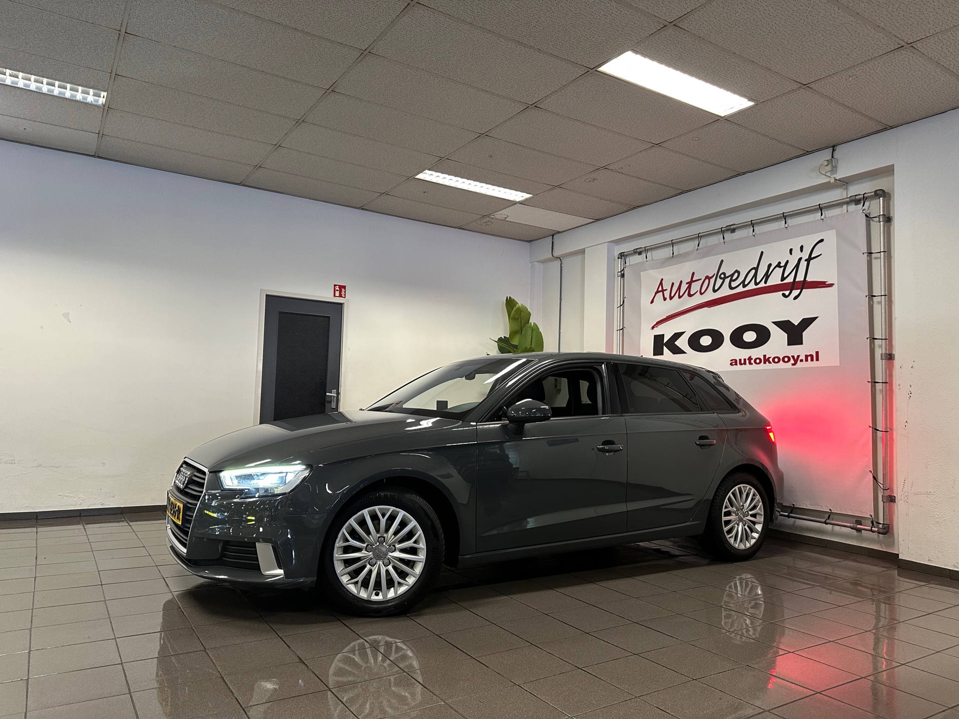 https://www.autokooy.nl//xml/images/42996478-9.JPG