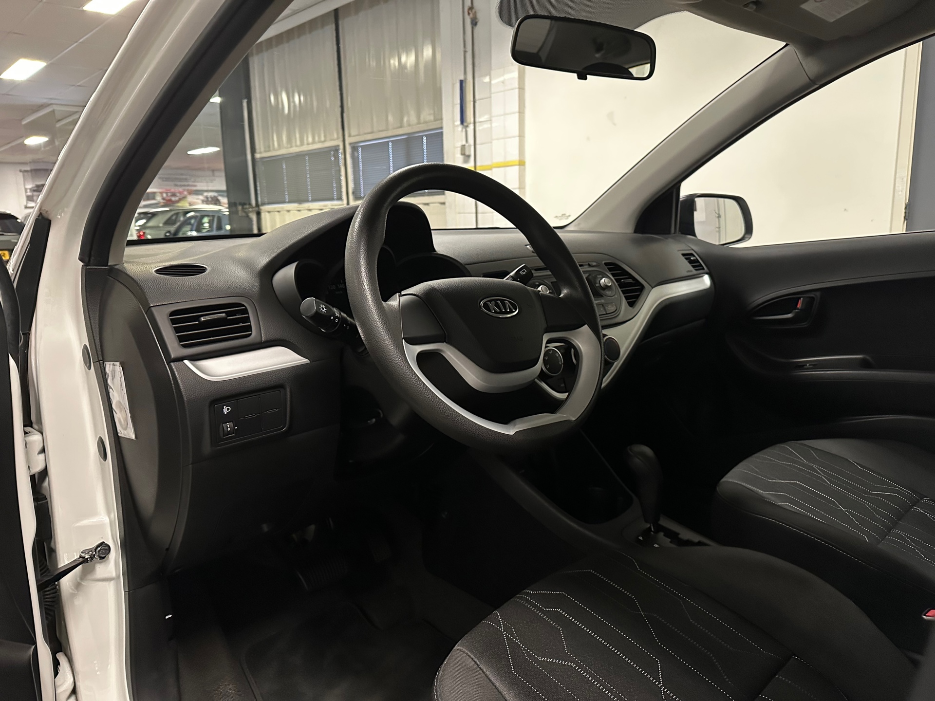 https://www.autokooy.nl//xml/images/43143719-12.JPG