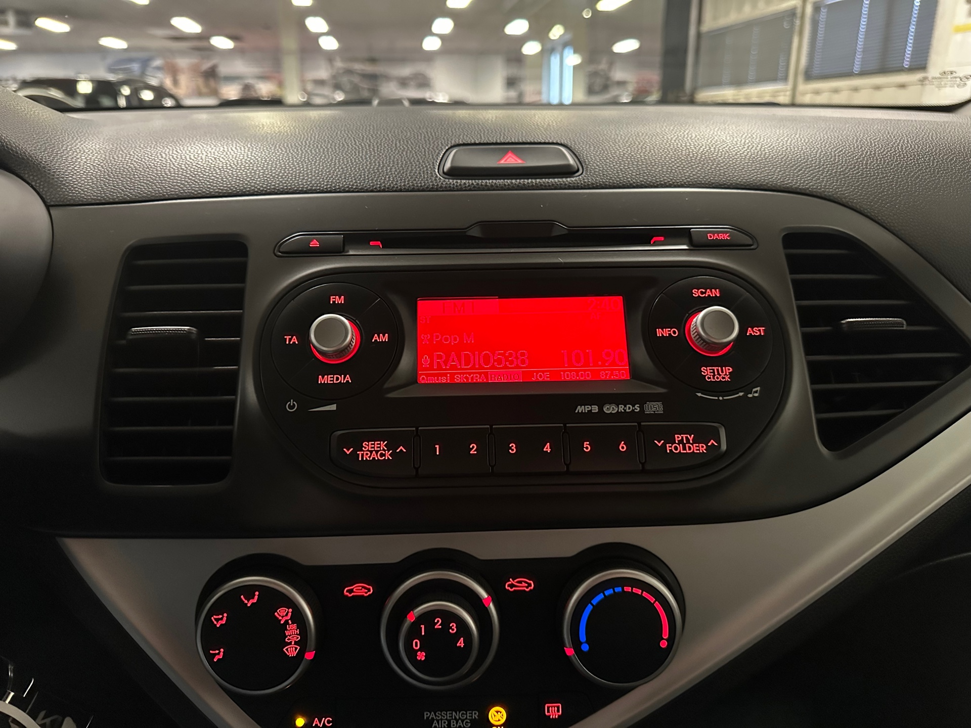 https://www.autokooy.nl//xml/images/43143719-17.JPG