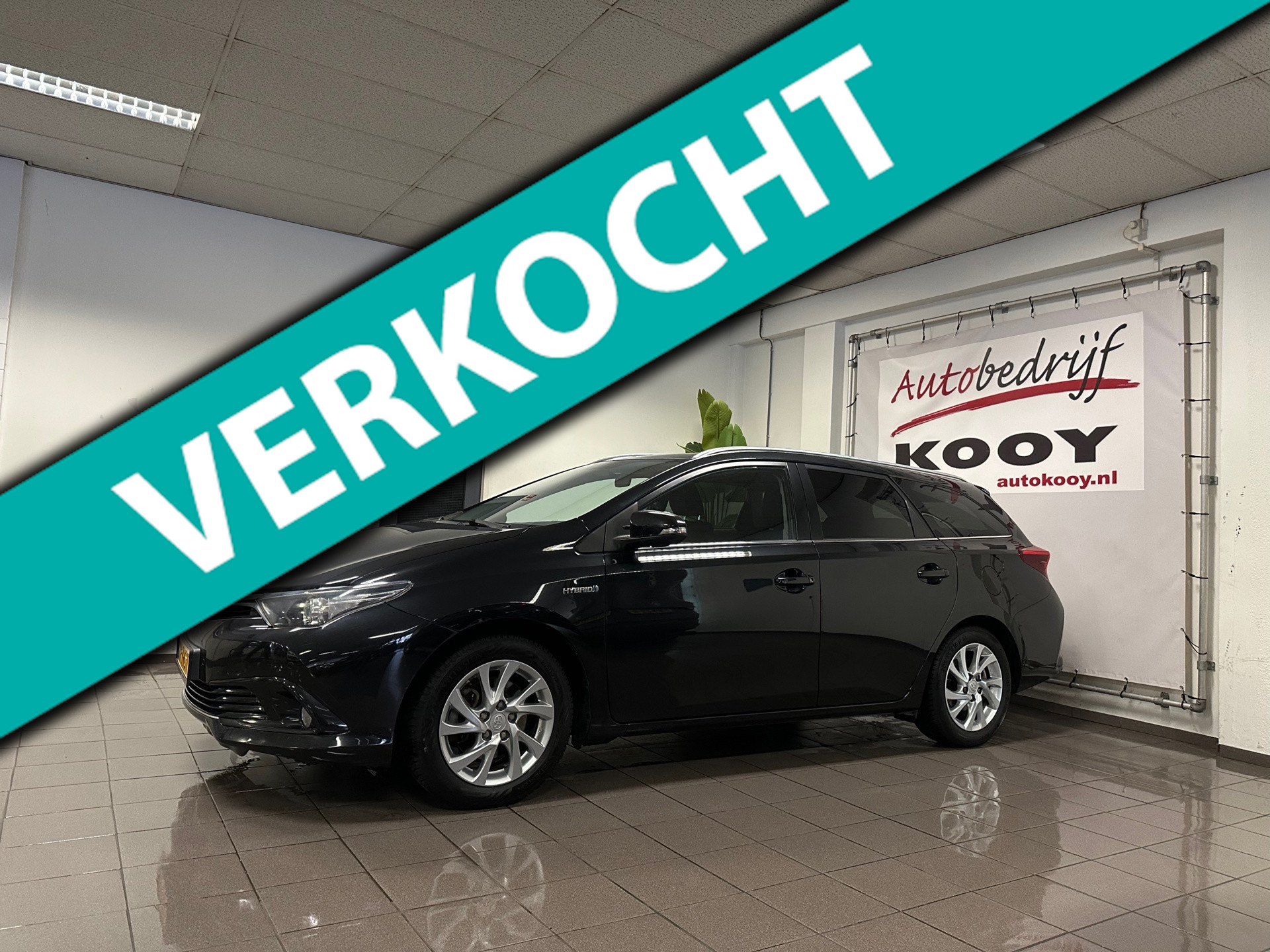 Toyota Auris Touring Sports 1.8 Hybrid Lease * Panoramadak / Navigatie / Cruise control / NL Auto *