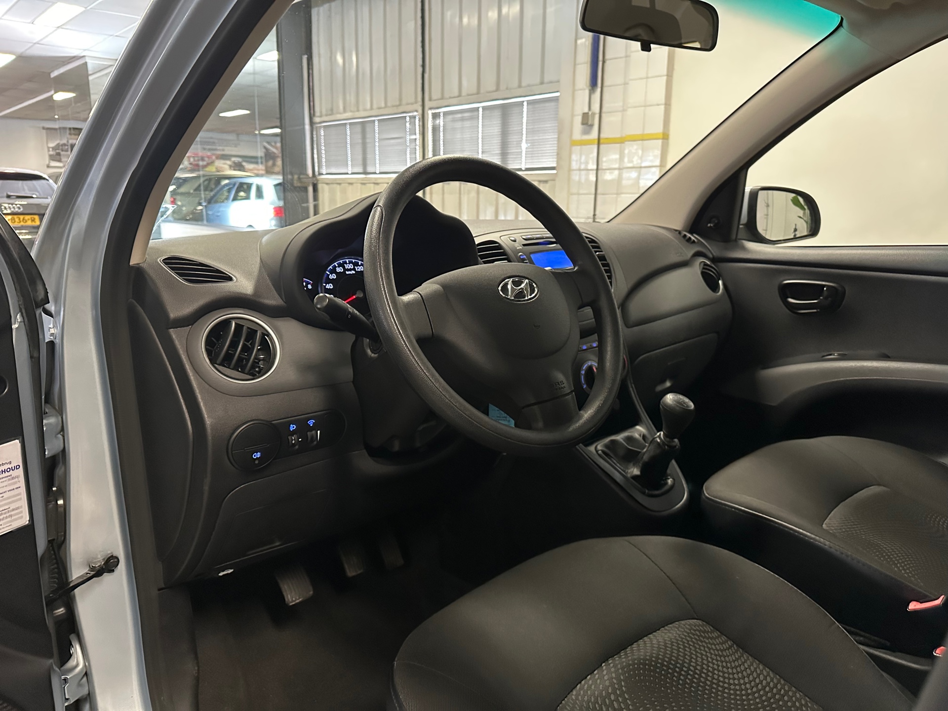 https://www.autokooy.nl//xml/images/43198010-12.JPG