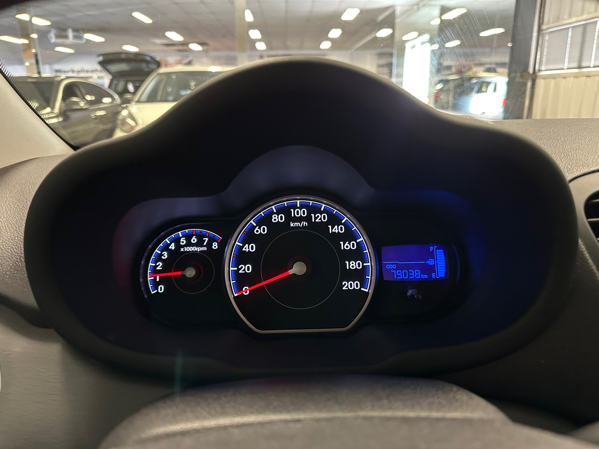 https://www.autokooy.nl//xml/images/43198010-14.JPG
