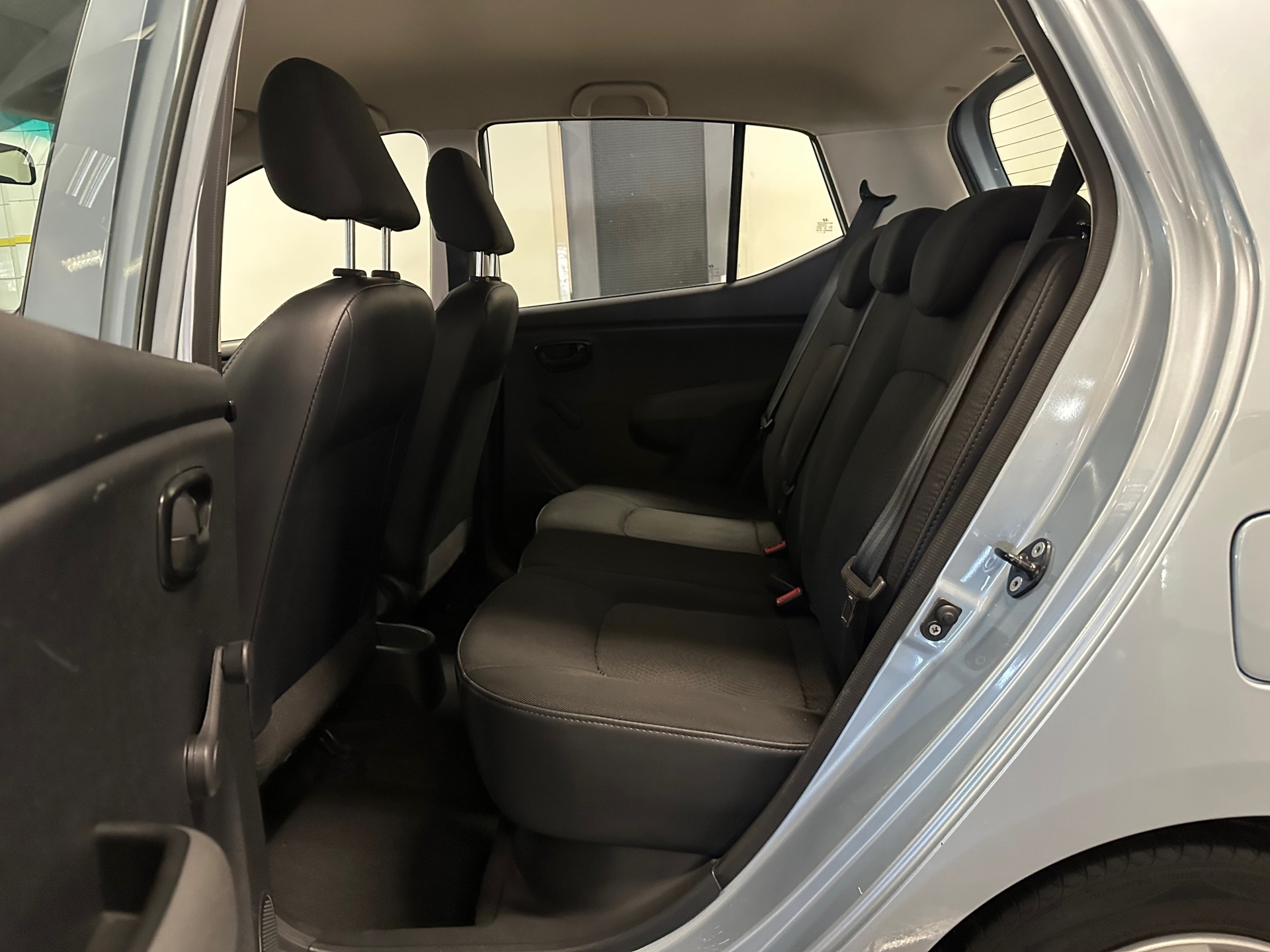 https://www.autokooy.nl//xml/images/43198010-22.JPG