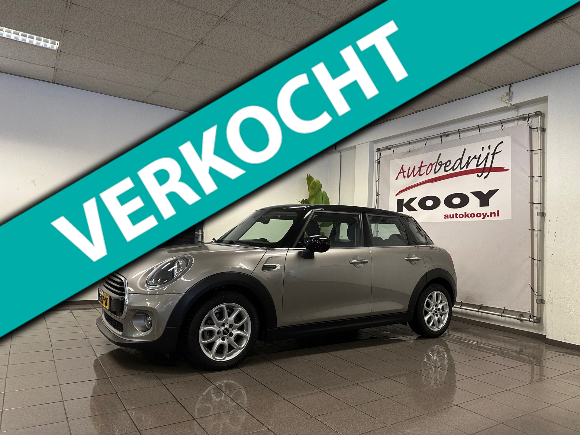 Mini Mini 1.5 Cooper Business Edition * Automaat / Navigatie / Cruise control / NL Auto *