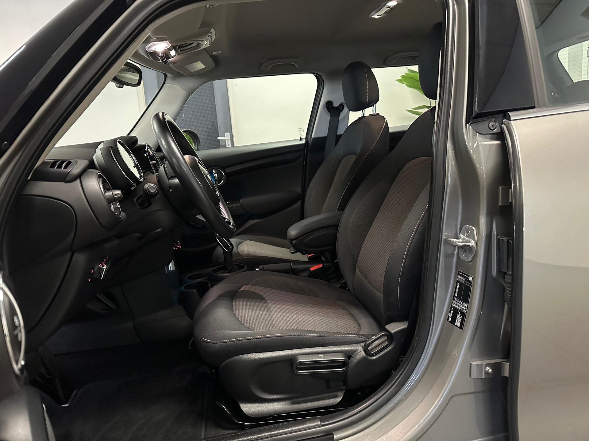 https://www.autokooy.nl//xml/images/43300408-11.JPG