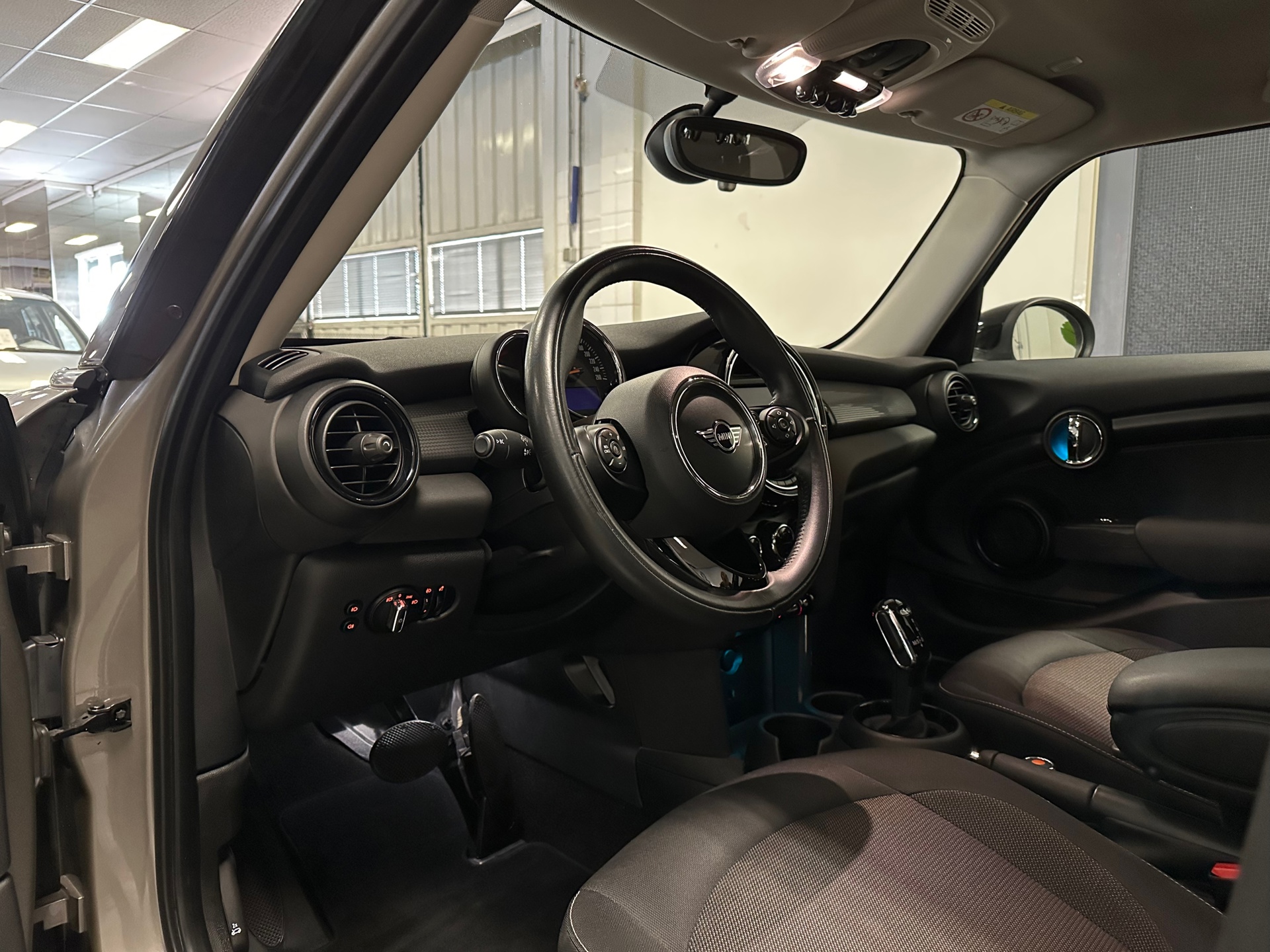 https://www.autokooy.nl//xml/images/43300408-12.JPG