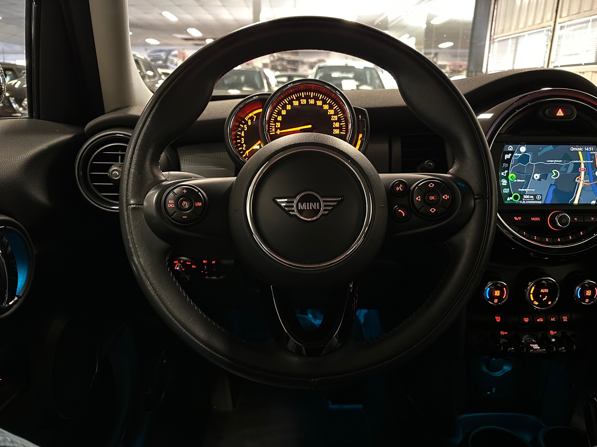https://www.autokooy.nl//xml/images/43300408-13.JPG