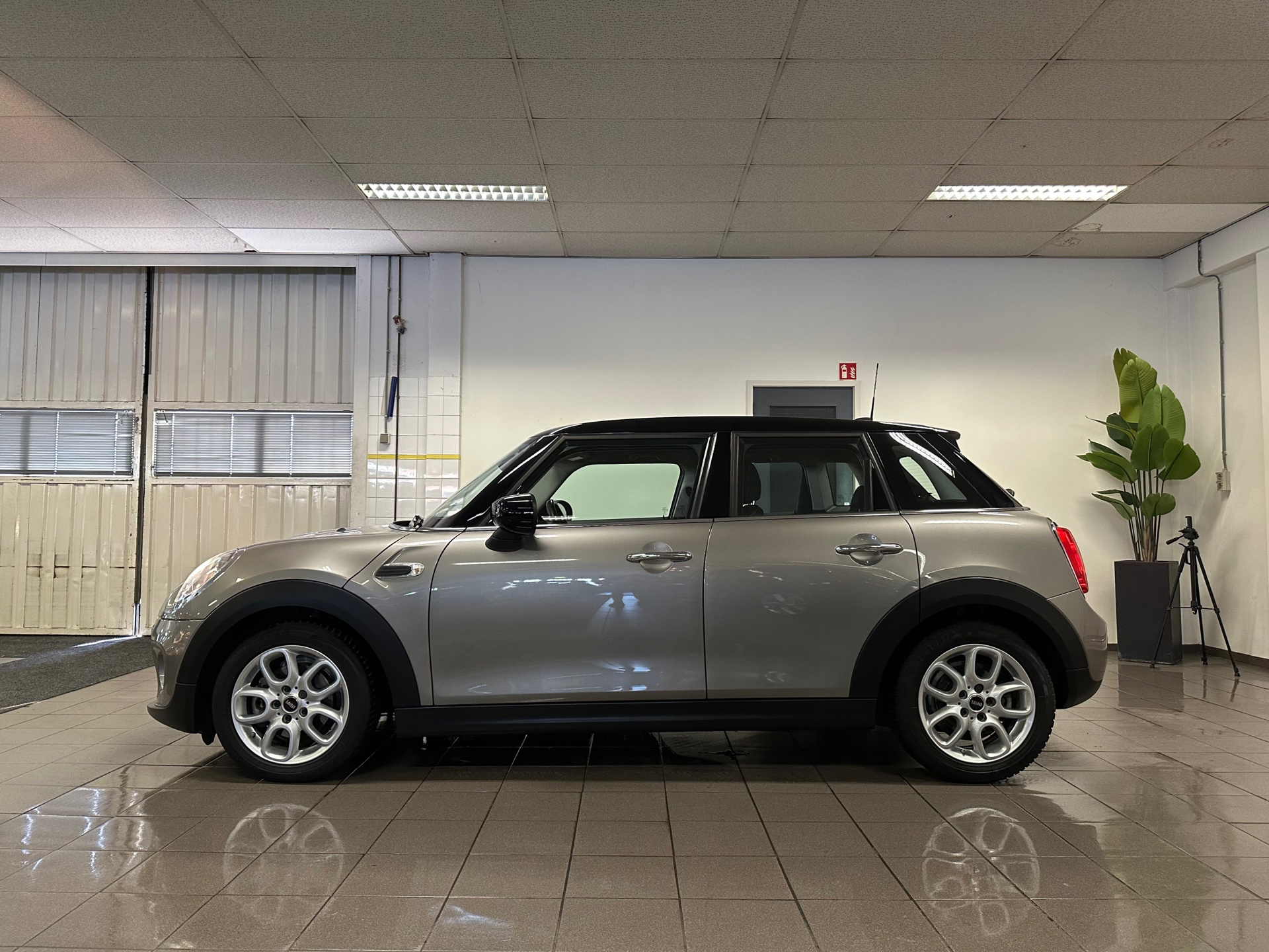 https://www.autokooy.nl//xml/images/43300408-2.JPG