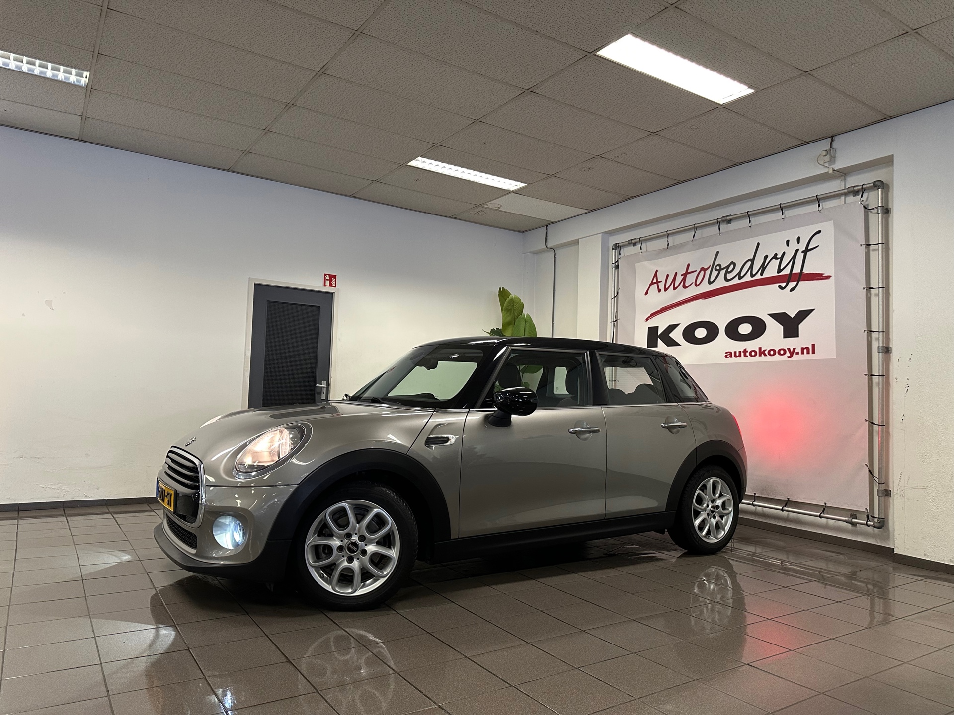 https://www.autokooy.nl//xml/images/43300408-9.JPG