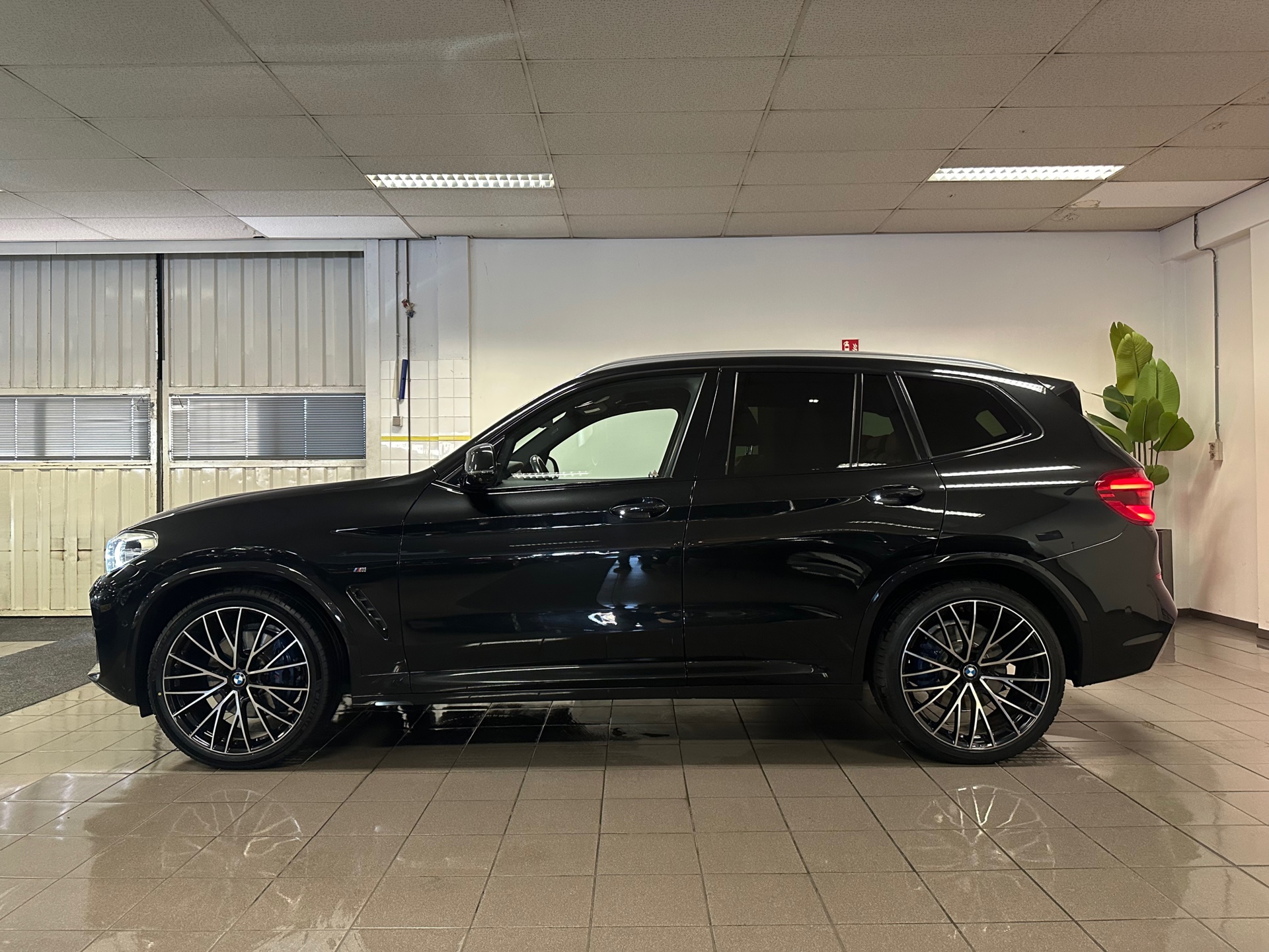 https://www.autokooy.nl//xml/images/43340631-2.JPG