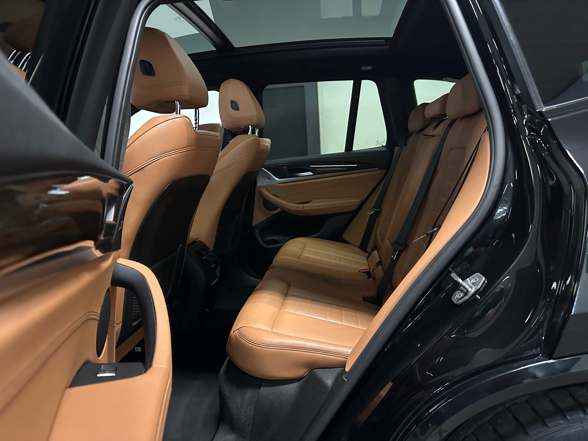 https://www.autokooy.nl//xml/images/43340631-21.JPG