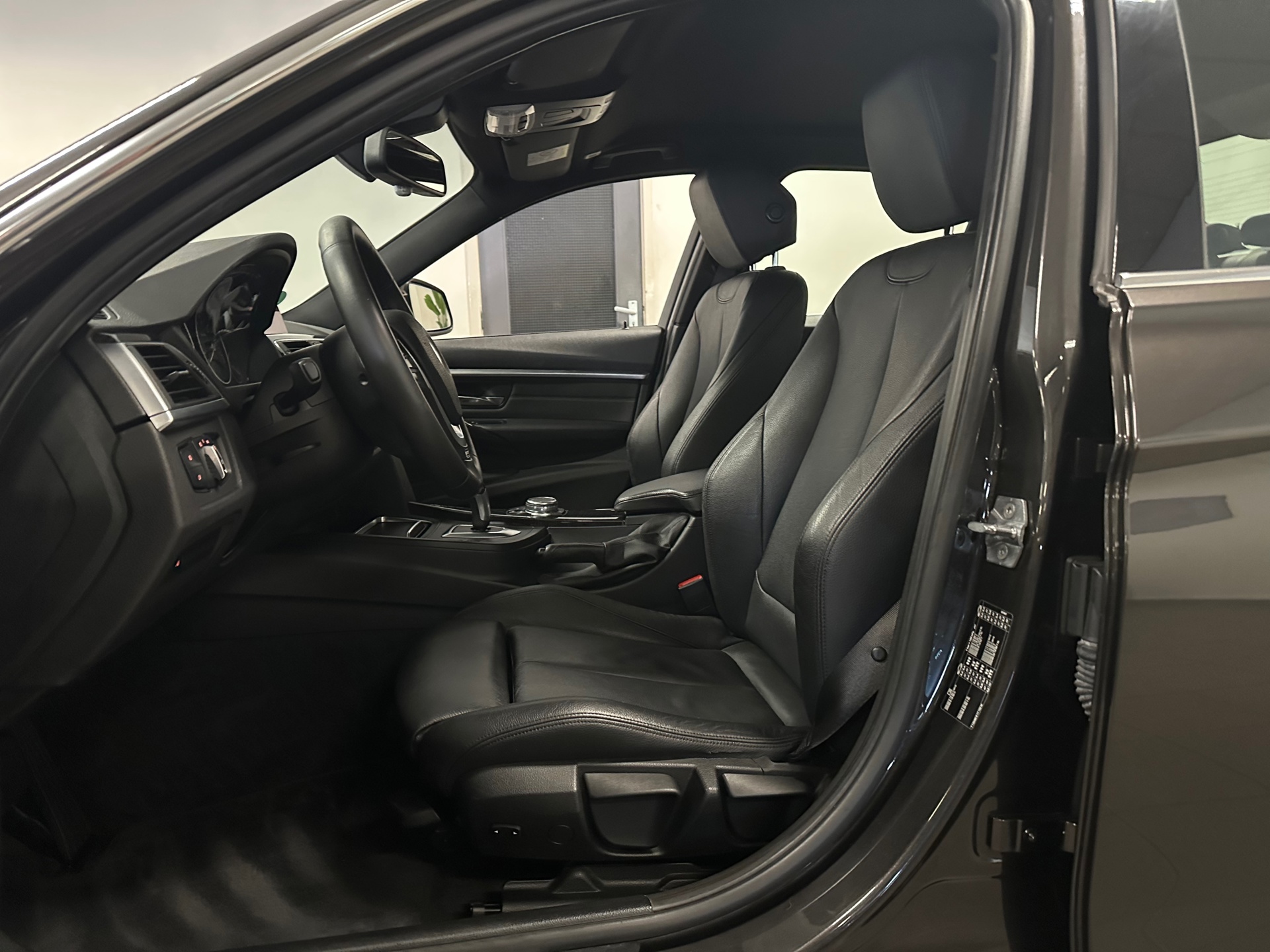 bmw-3-serie-318i-luxury-automaat-camera-afn-trekhaak-xenon-leder-nl-auto-
