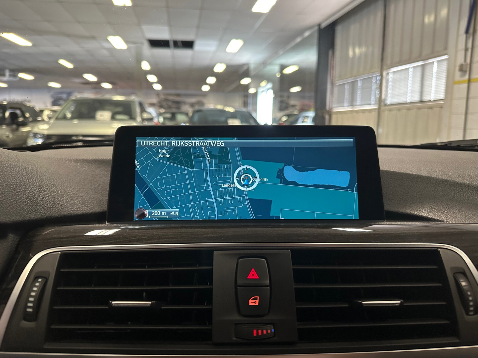 bmw-3-serie-318i-luxury-automaat-camera-afn-trekhaak-xenon-leder-nl-auto-