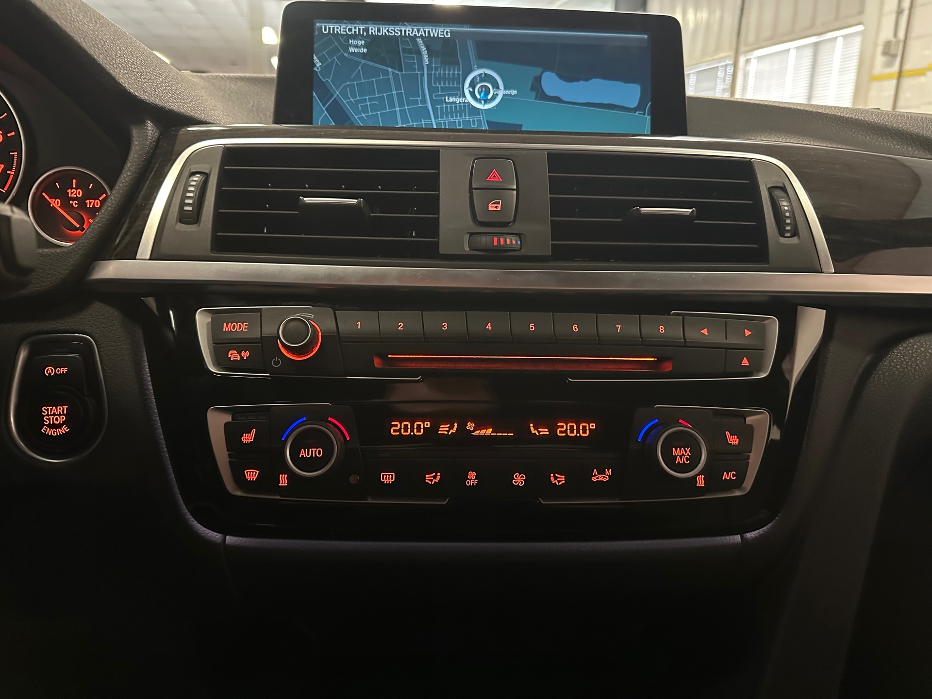 bmw-3-serie-318i-luxury-automaat-camera-afn-trekhaak-xenon-leder-nl-auto-