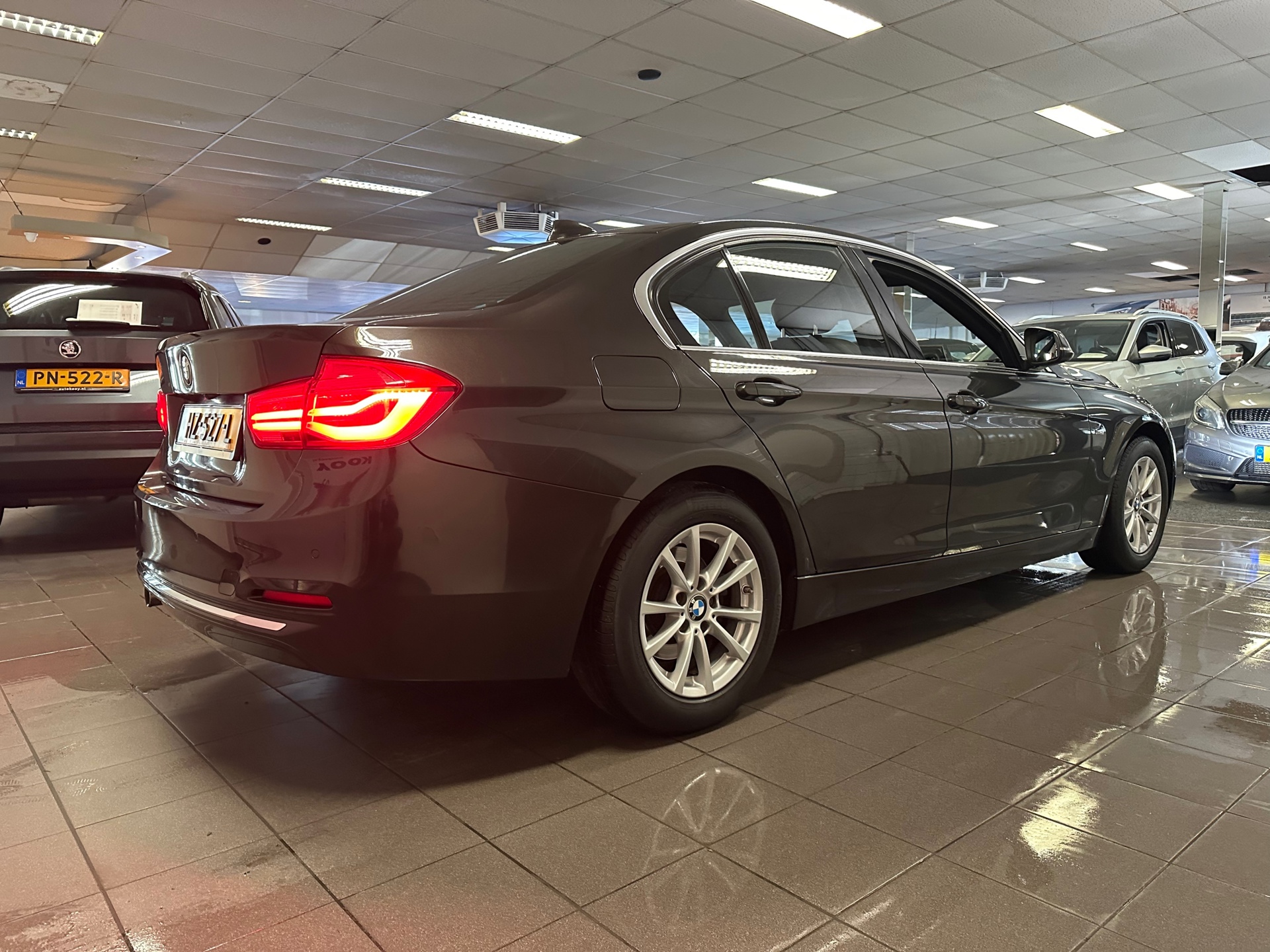 bmw-3-serie-318i-luxury-automaat-camera-afn-trekhaak-xenon-leder-nl-auto-
