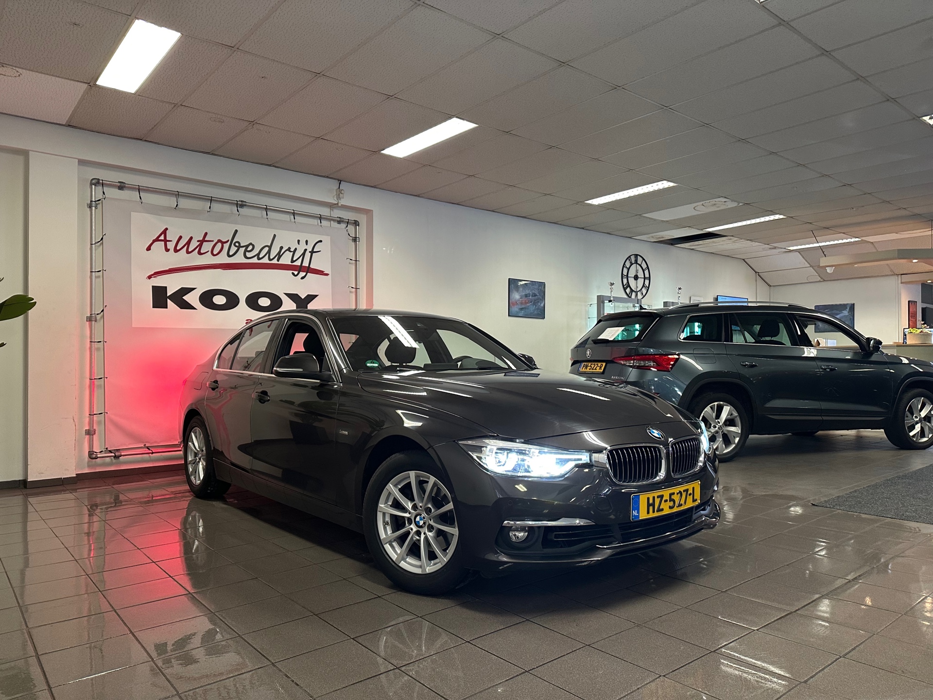 bmw-3-serie-318i-luxury-automaat-camera-afn-trekhaak-xenon-leder-nl-auto-