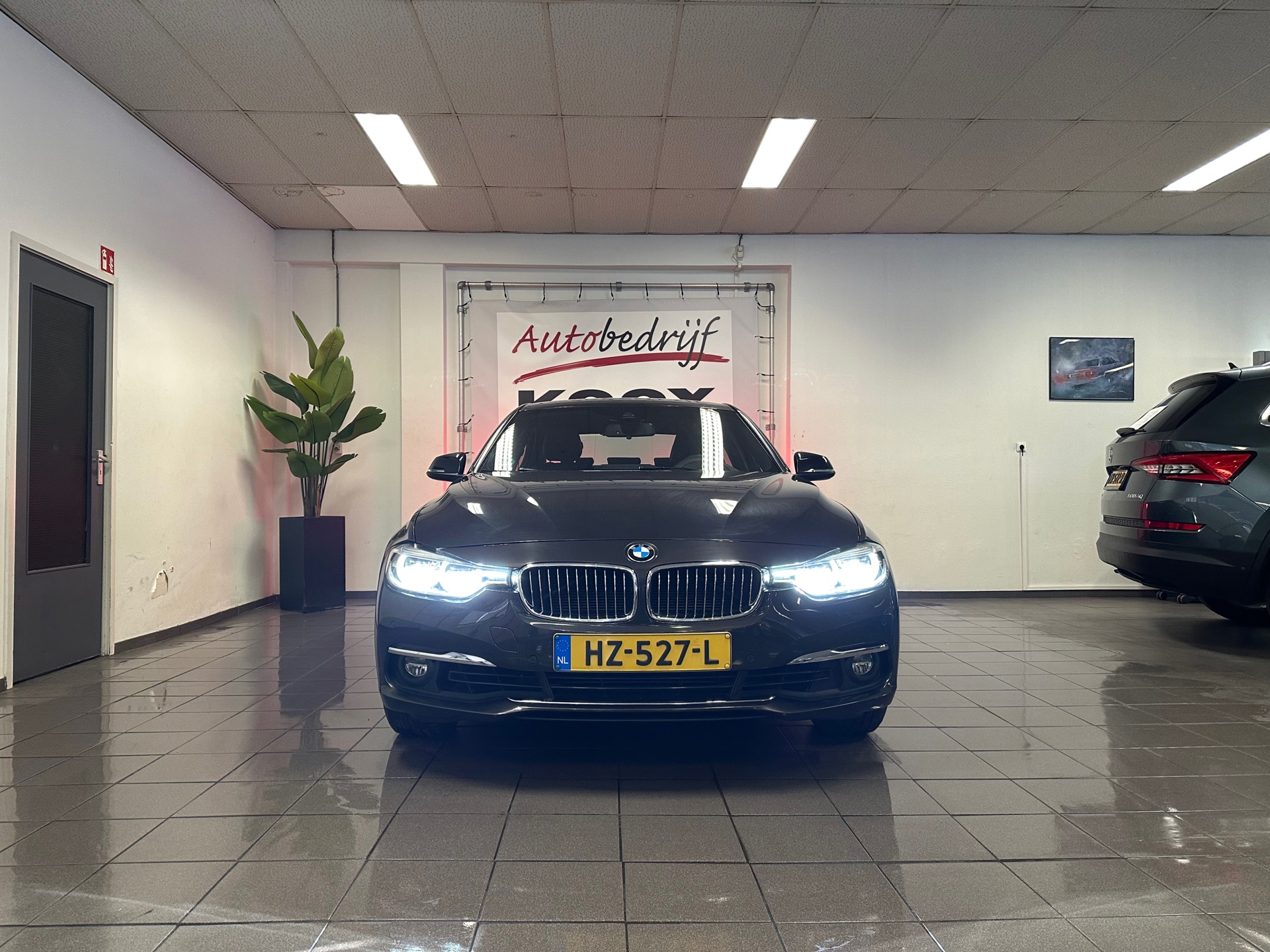 bmw-3-serie-318i-luxury-automaat-camera-afn-trekhaak-xenon-leder-nl-auto-