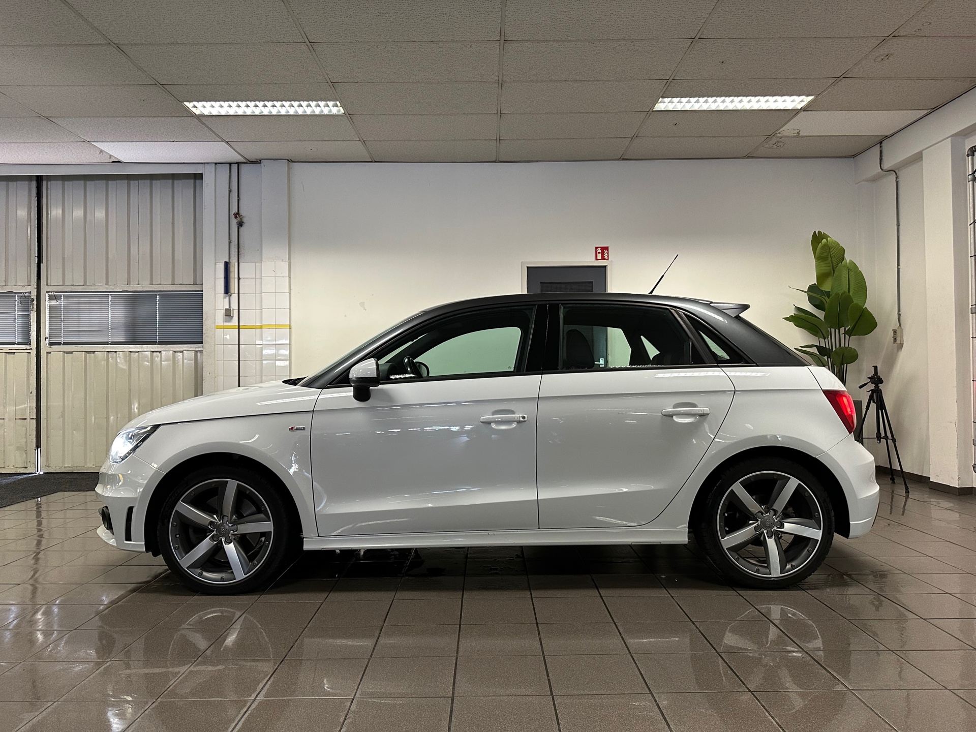 https://www.autokooy.nl//xml/images/43434483-2.JPG