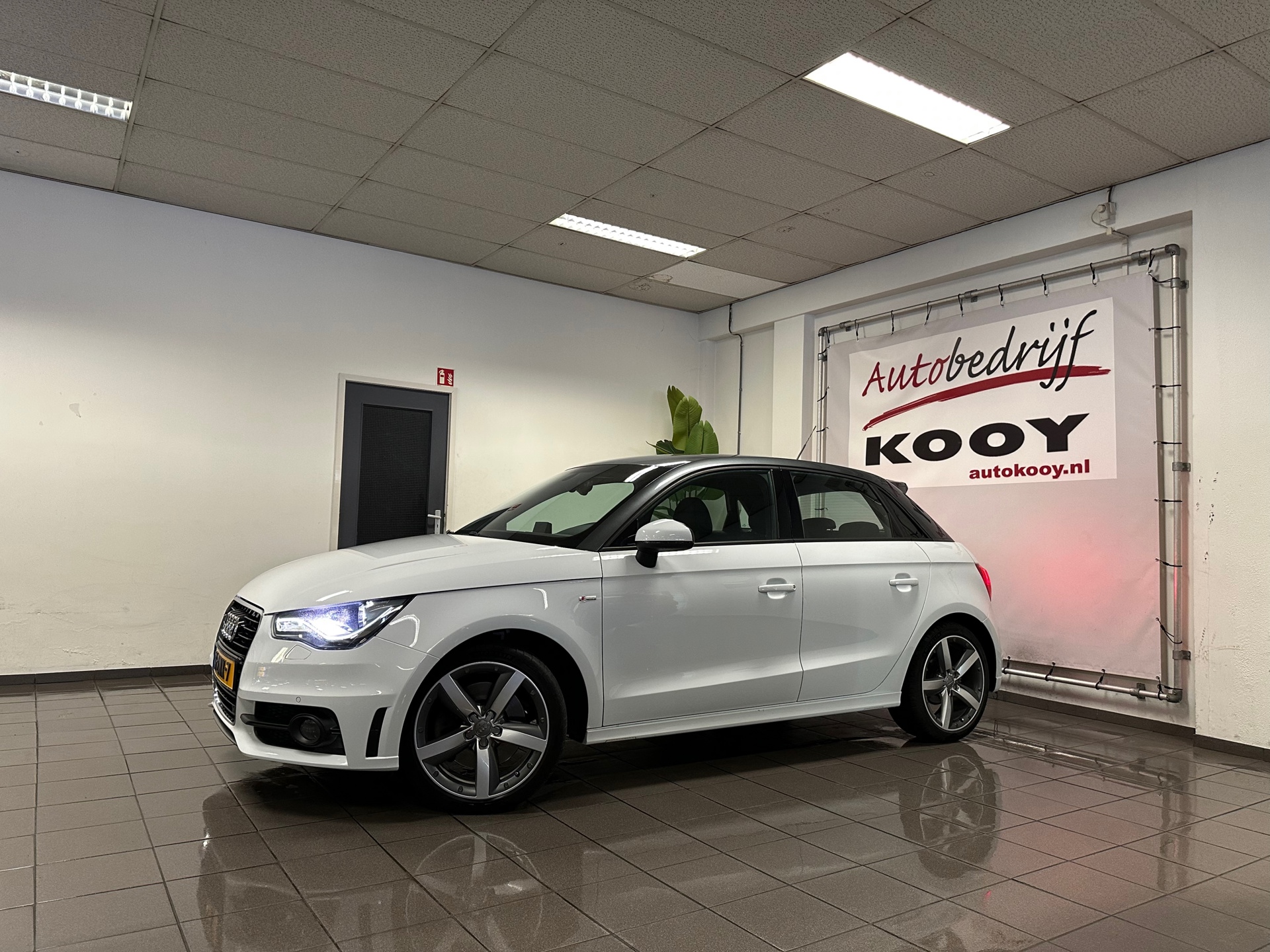 https://www.autokooy.nl//xml/images/43434483-9.JPG
