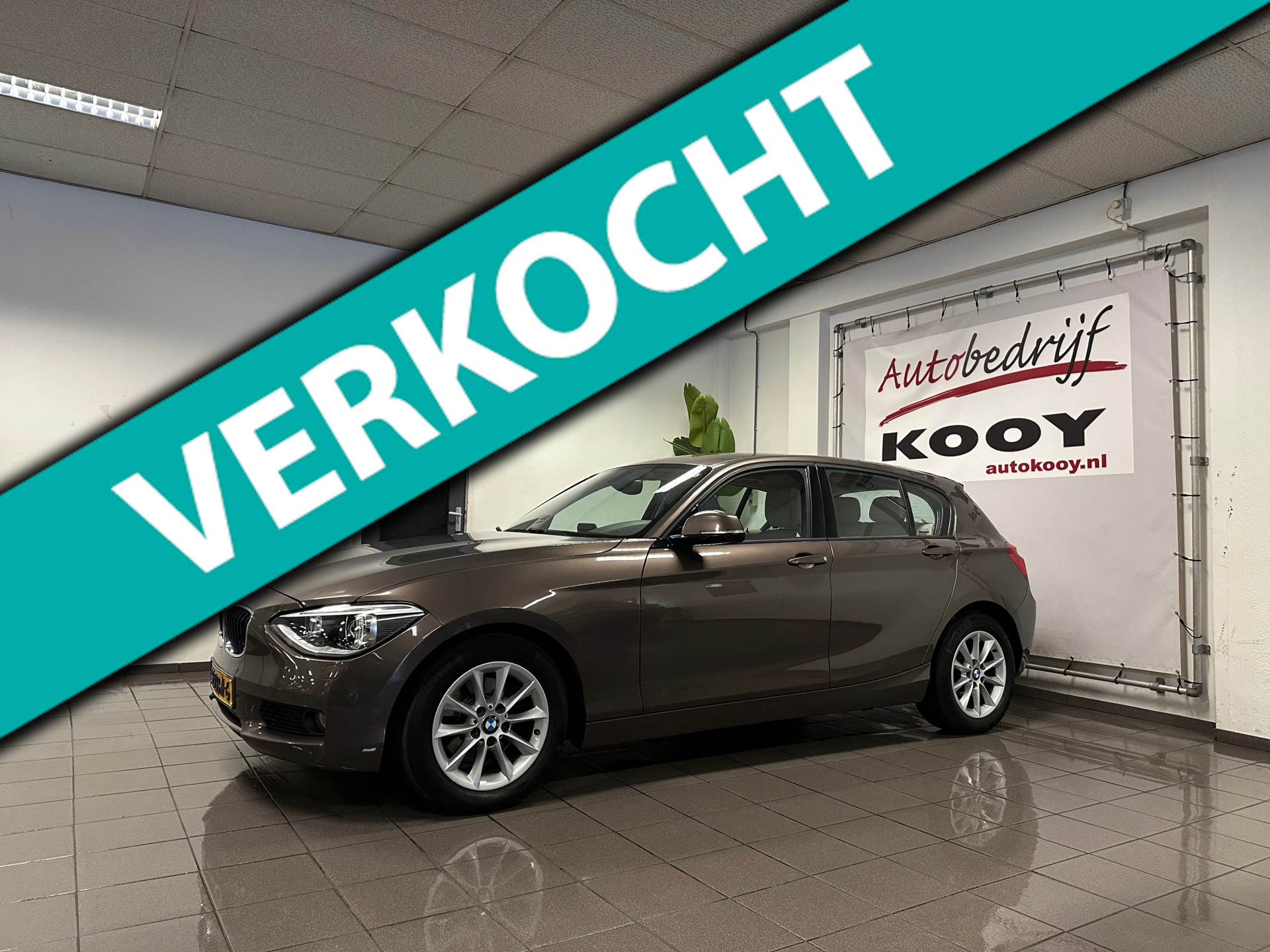 BMW 1-serie 118i Upgrade Edition * Automaat / Leder / Navigatie / Xenon / NL Auto *