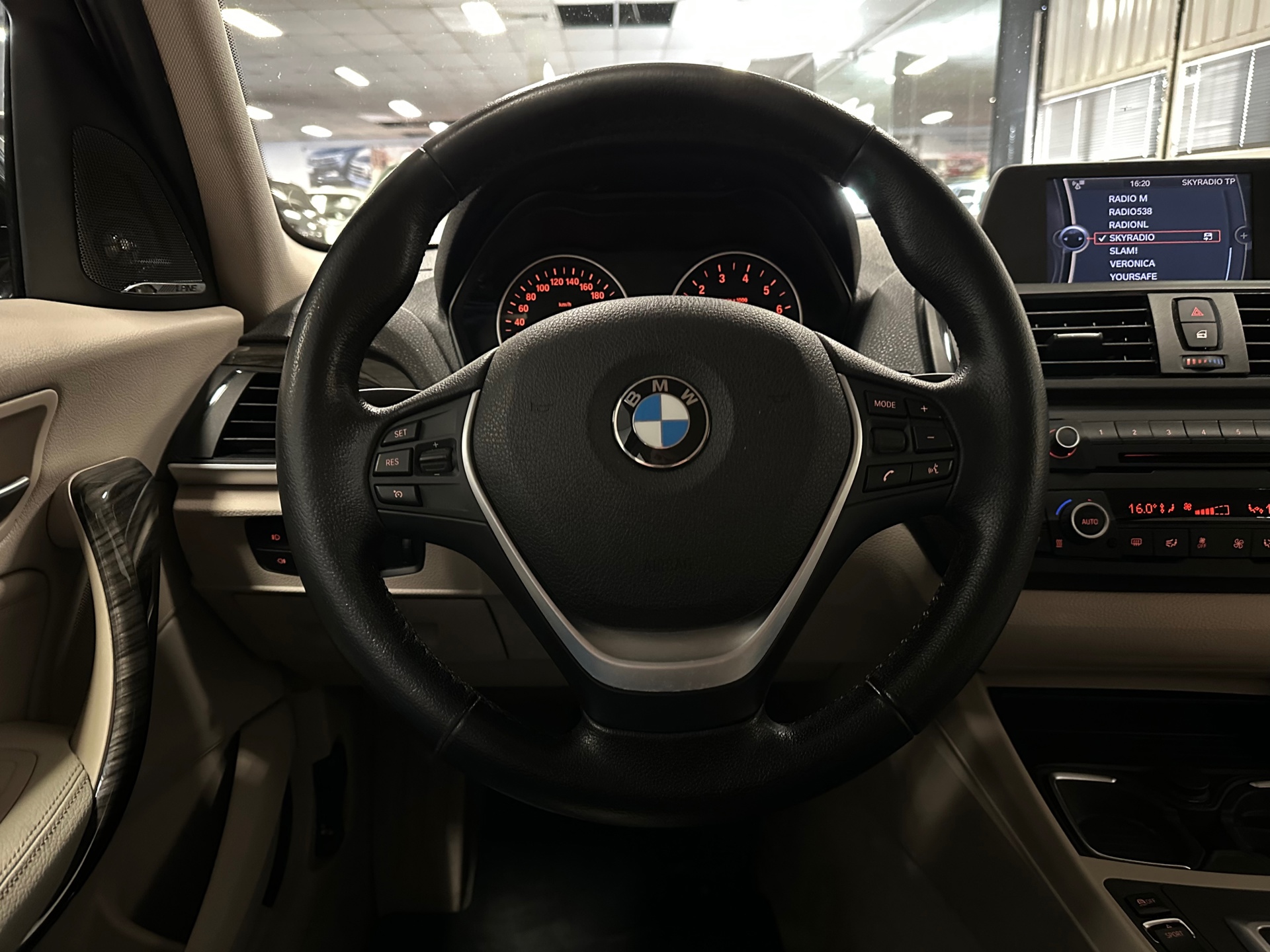 https://www.autokooy.nl//xml/images/43463716-14.JPG