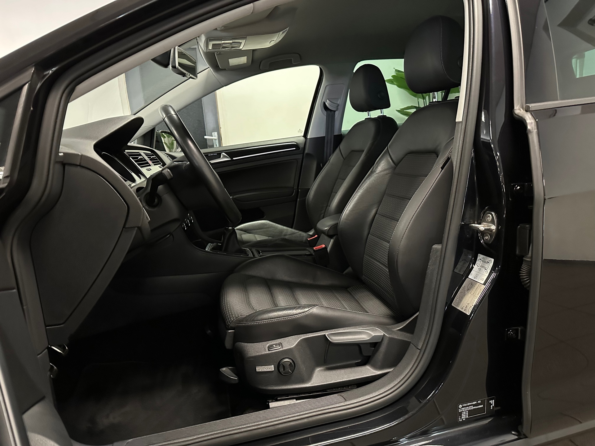 https://www.autokooy.nl//xml/images/43513022-11.JPG