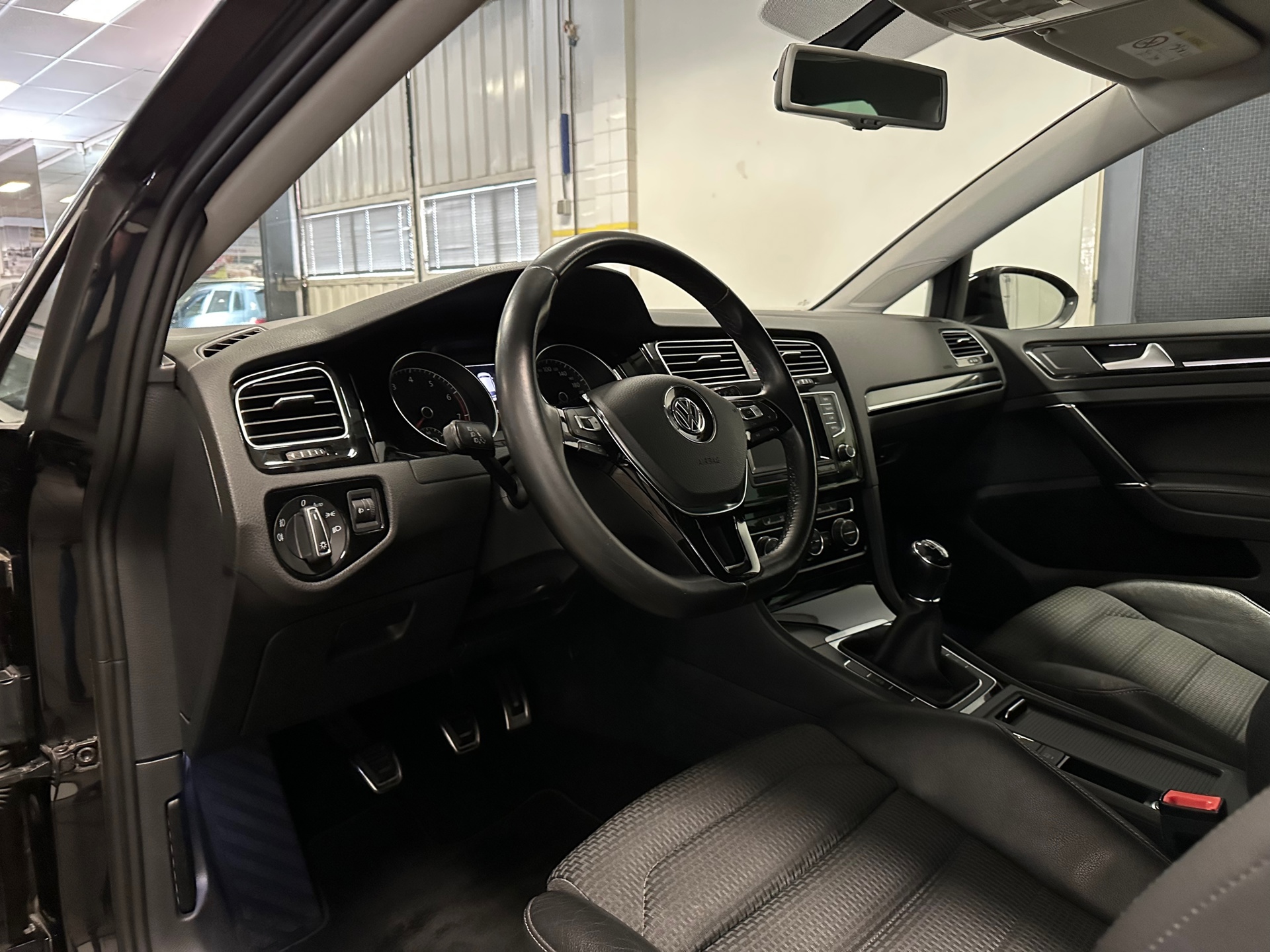 https://www.autokooy.nl//xml/images/43513022-12.JPG