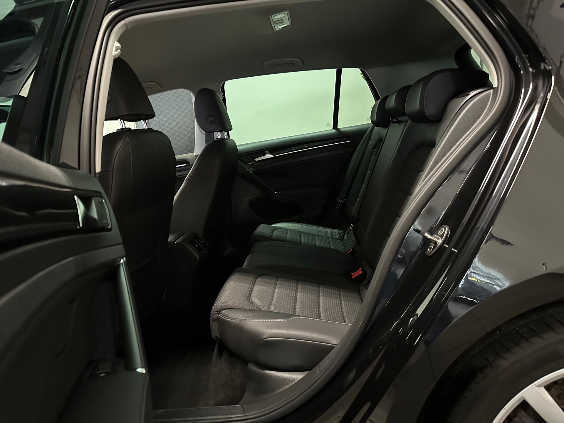 https://www.autokooy.nl//xml/images/43513022-22.JPG