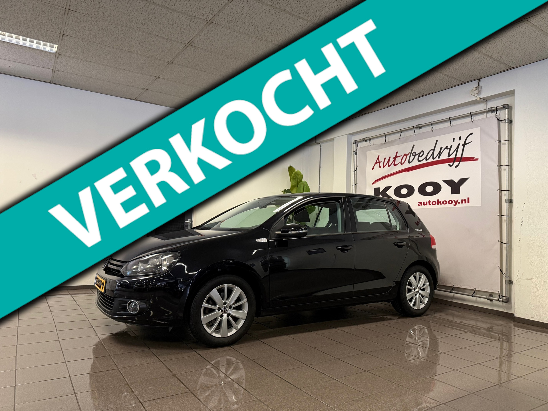 Volkswagen Golf 1.2 TSI Tour II BlueMotion * 1e Eig / Navigatie / Cruise control / LM Velgen / NL Auto *
