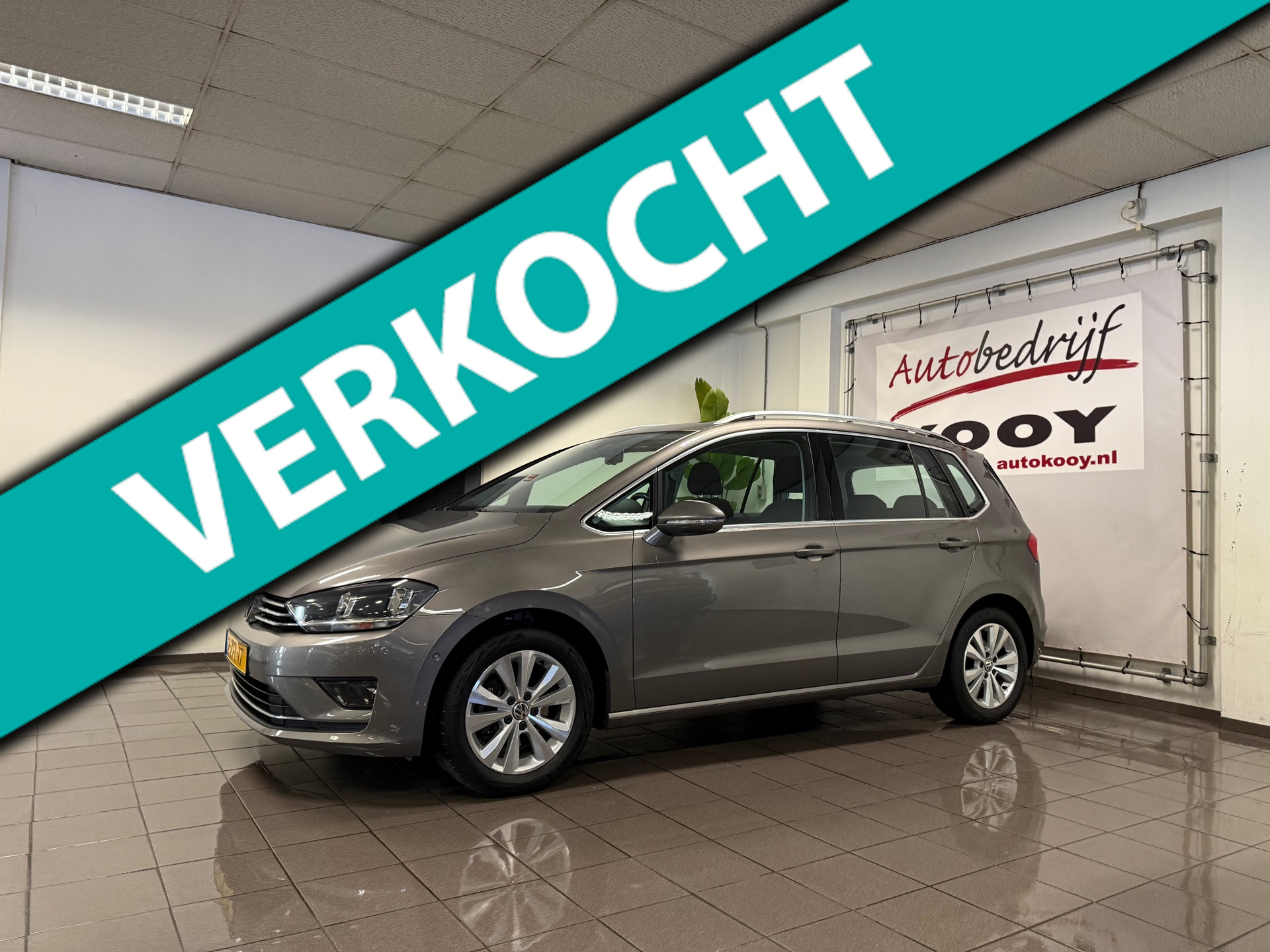 Volkswagen Golf Sportsvan 1.2 TSI Highline * Automaat / Panoramadak / Trekhaak / Navigatie / NL Auto *
