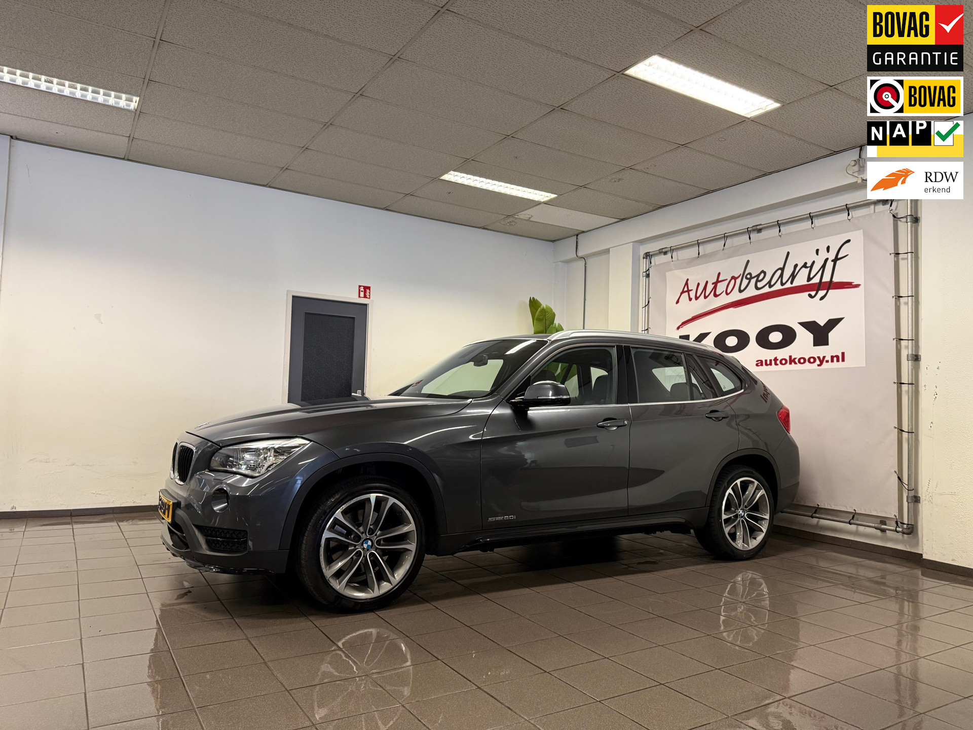 BMW X1 SDrive20i High Executive * Automaat / Panoramadak / Leder / Xenon / NL Auto *