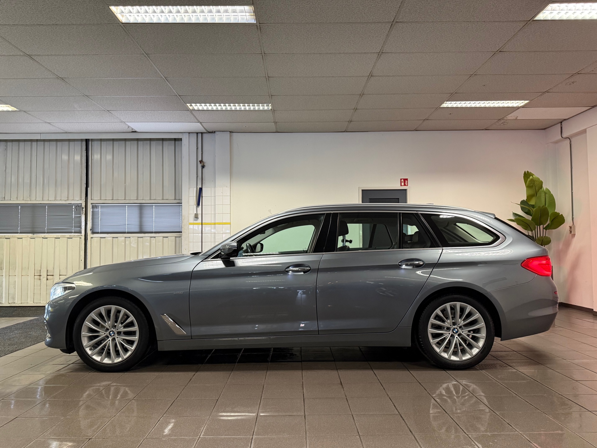 https://www.autokooy.nl//xml/images/43744907-2.JPG