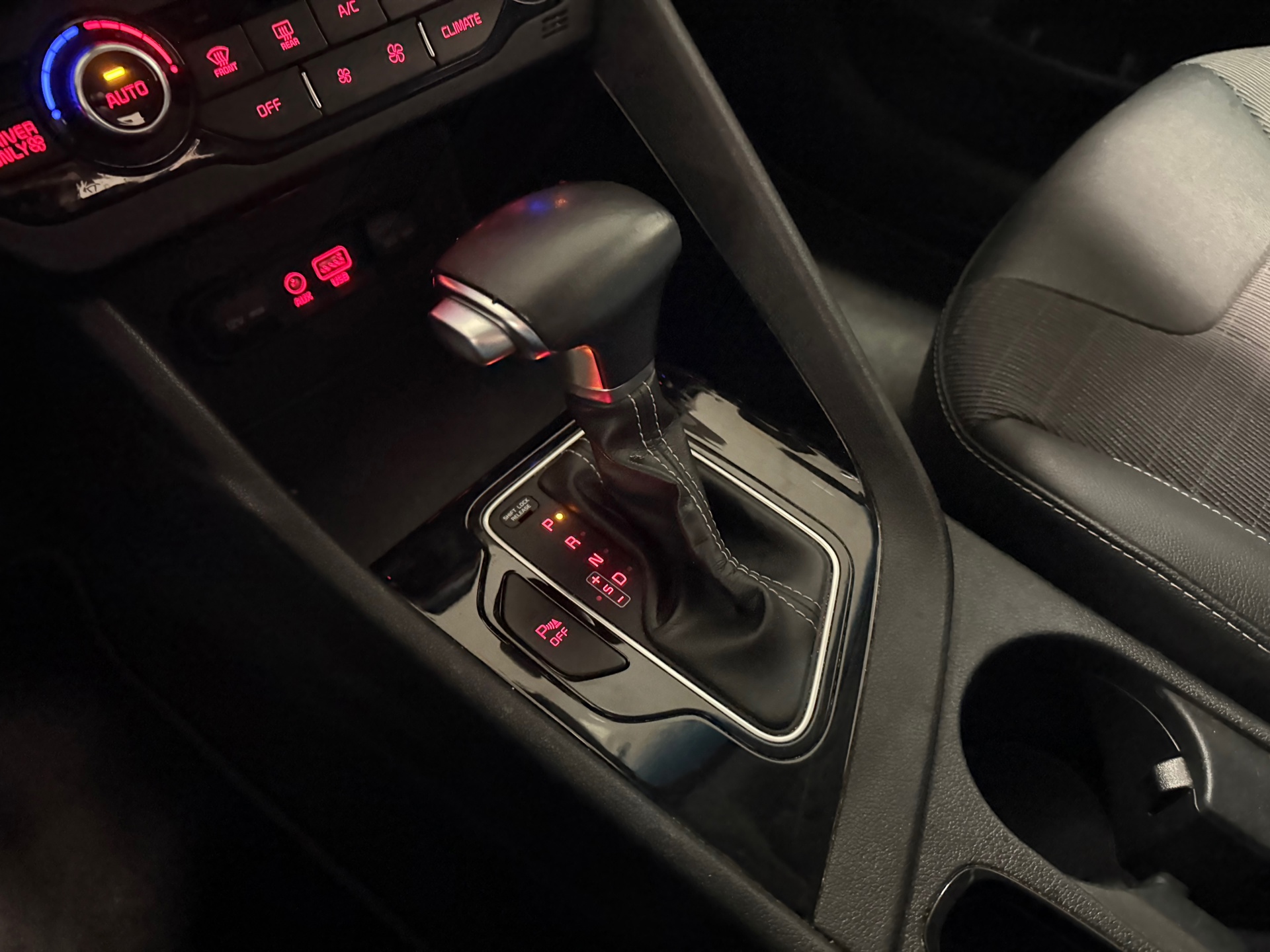 https://www.autokooy.nl//xml/images/43767455-21.JPG